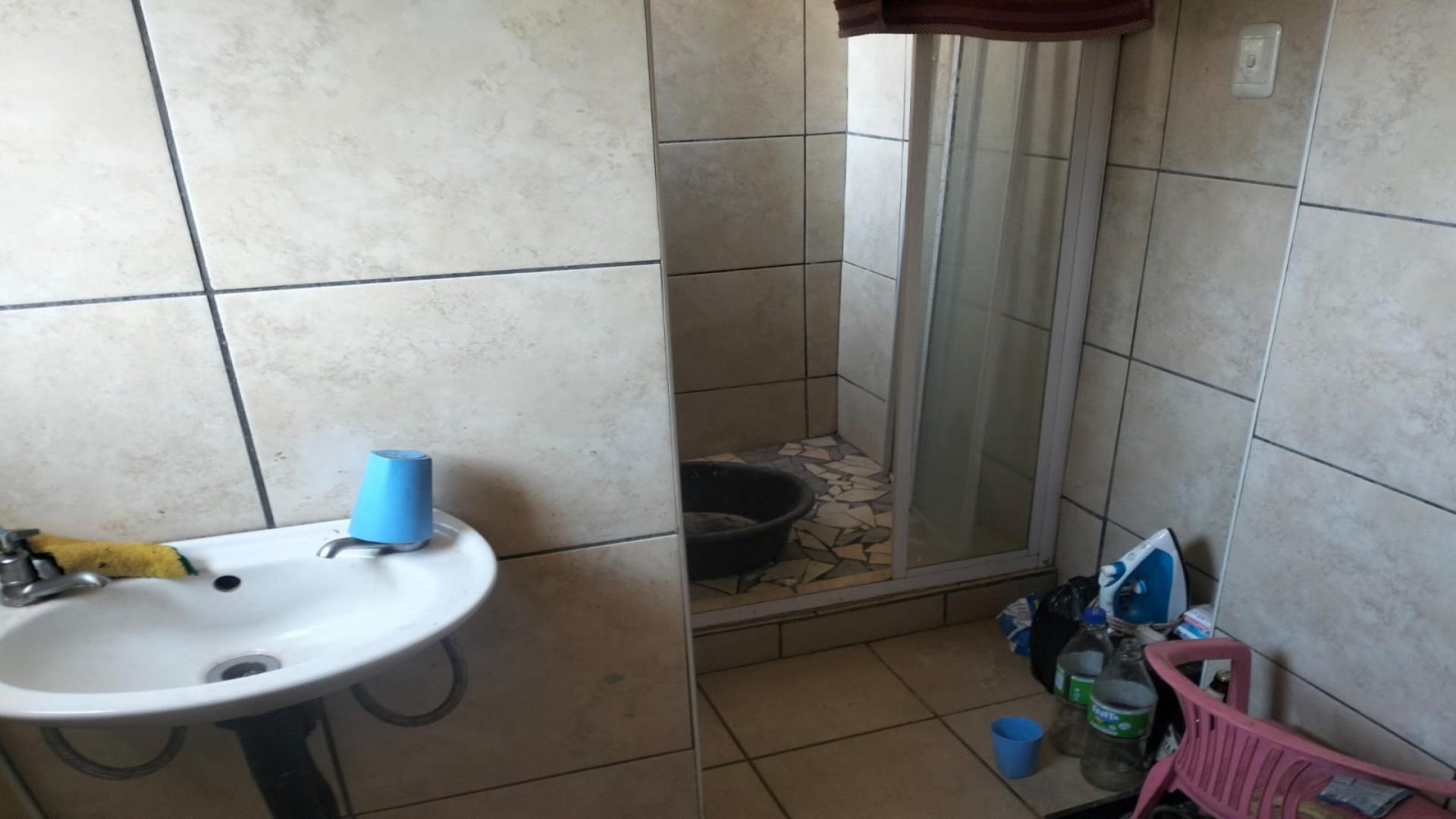 Bathroom 2 of property in Sophiatown