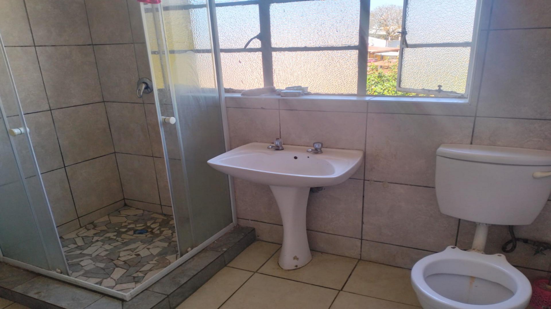 Bathroom 3+ of property in Sophiatown