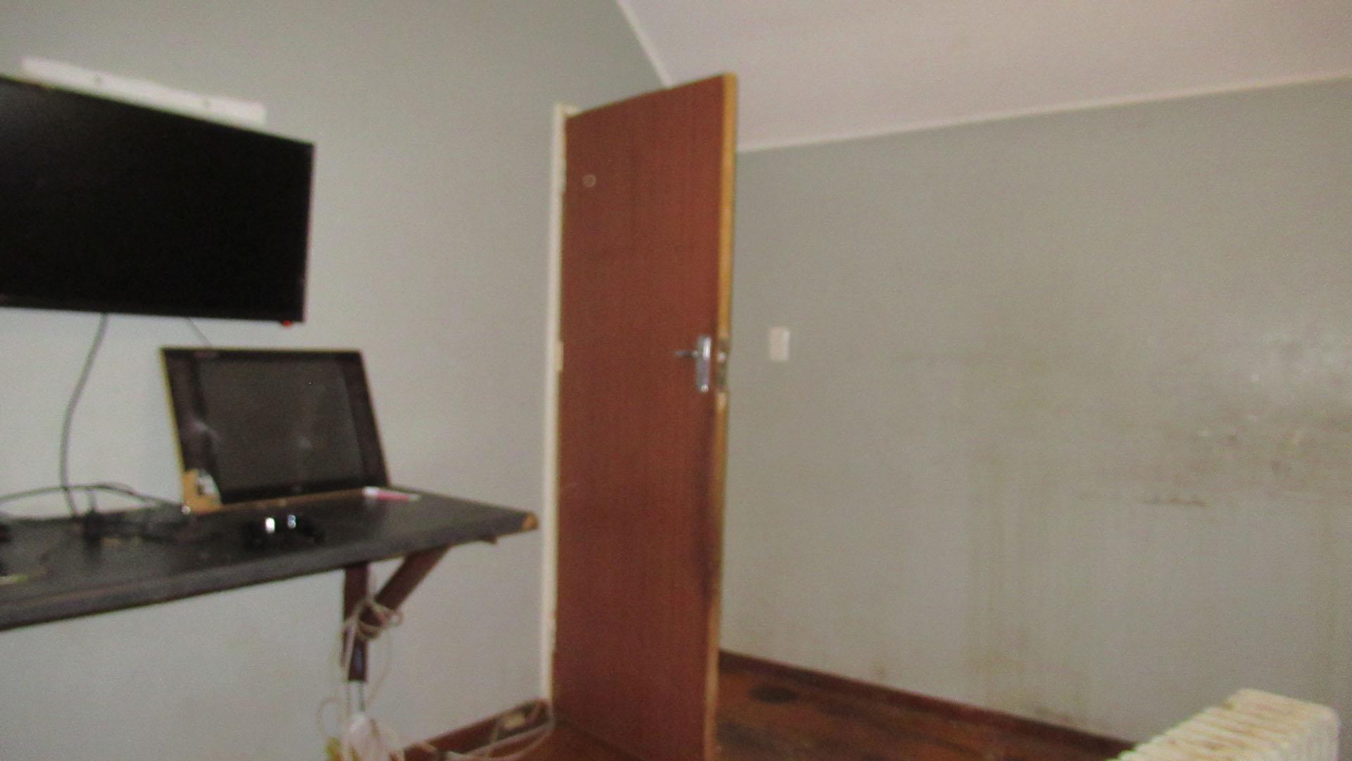 Bed Room 4 - 15 square meters of property in Sophiatown