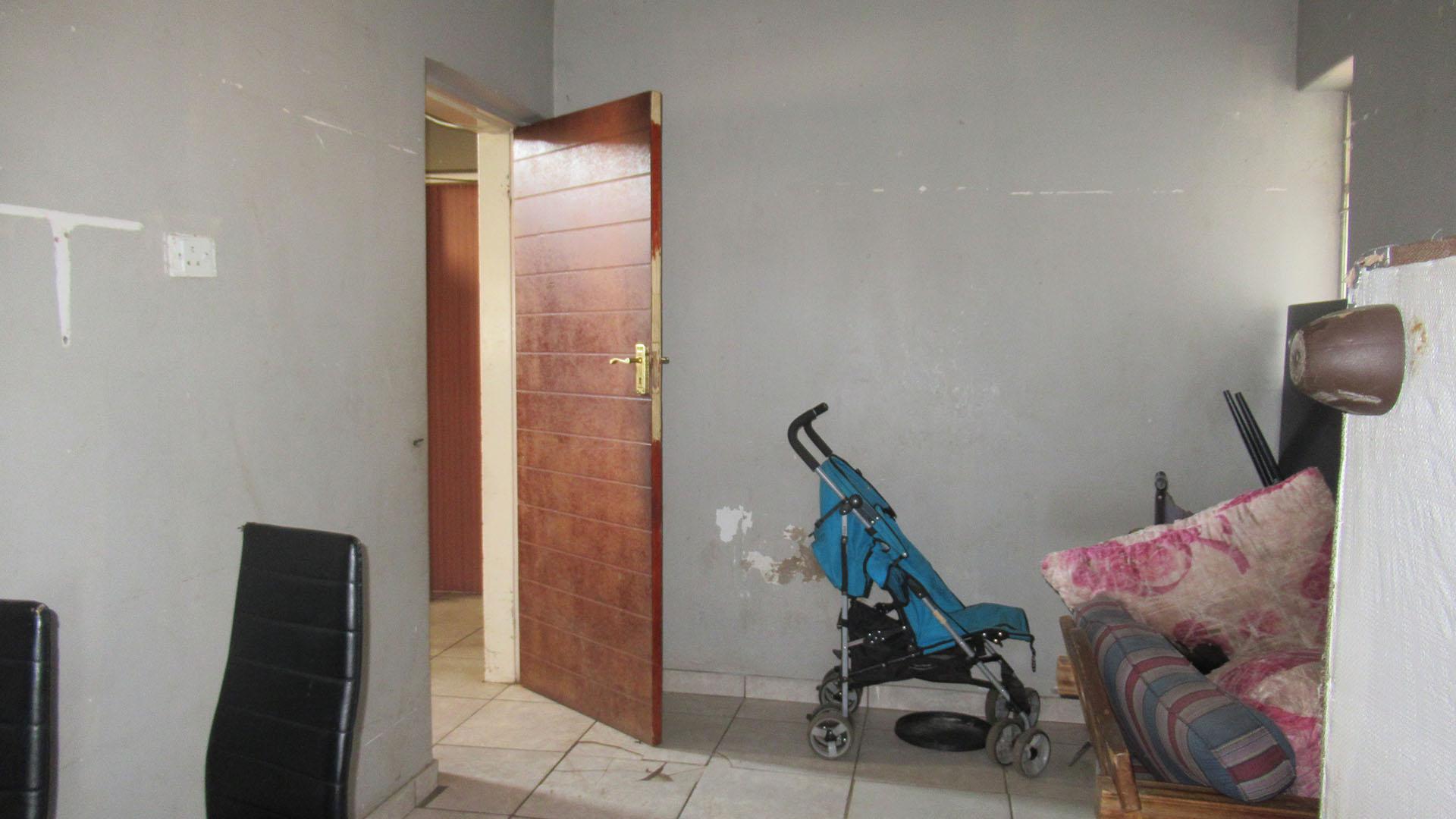 Bed Room 2 - 13 square meters of property in Sophiatown