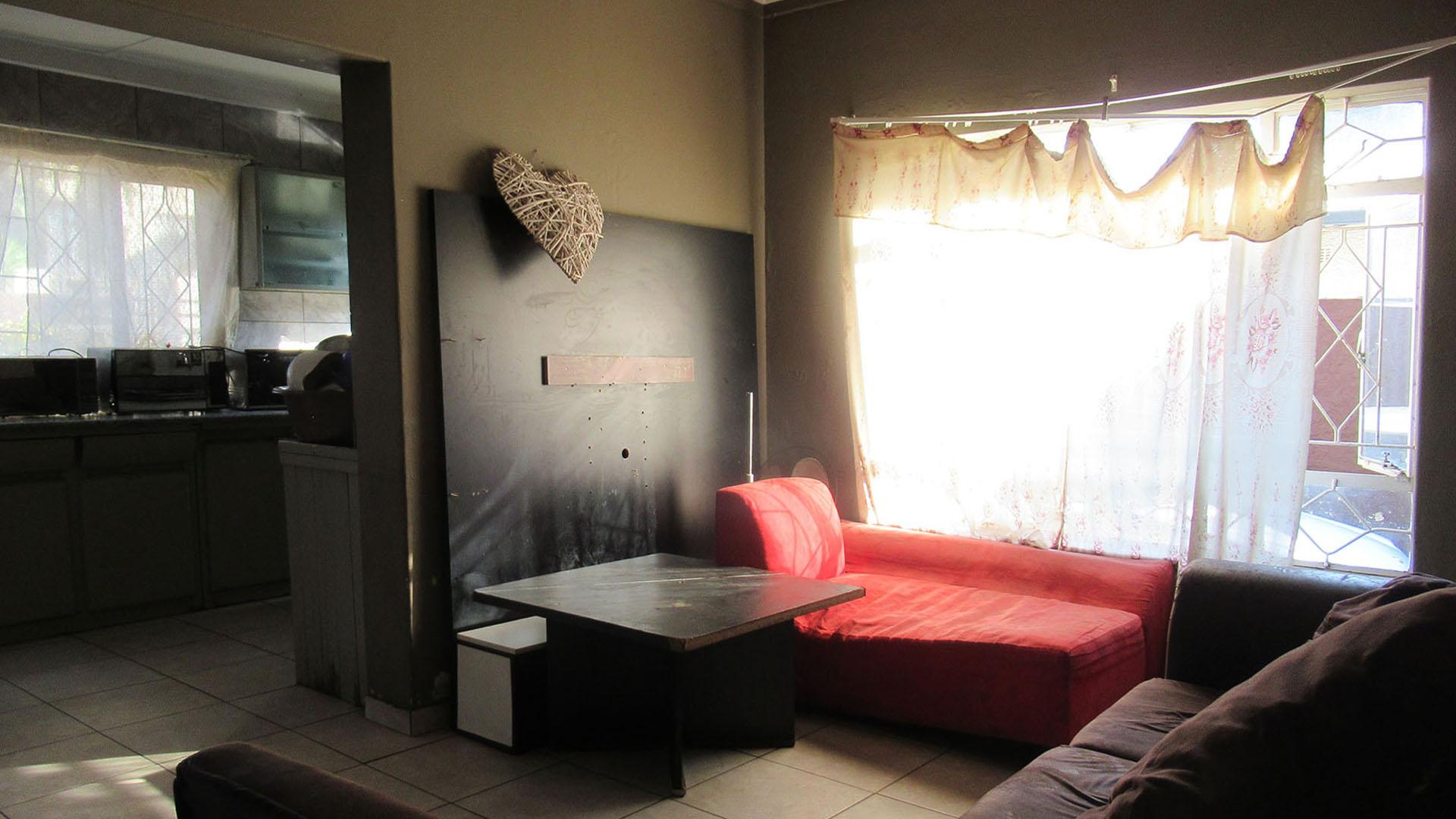 Lounges - 19 square meters of property in Sophiatown