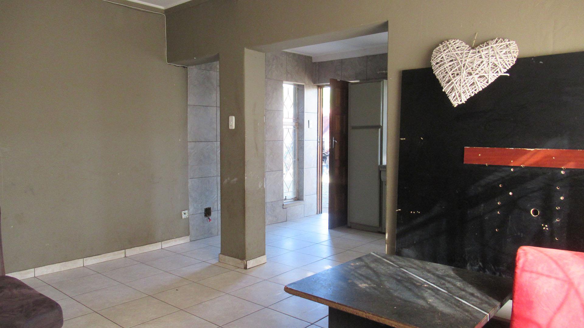 Lounges - 19 square meters of property in Sophiatown