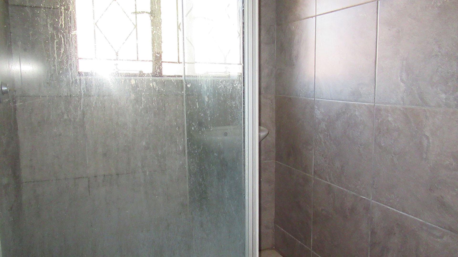 Bathroom 1 - 5 square meters of property in Sophiatown