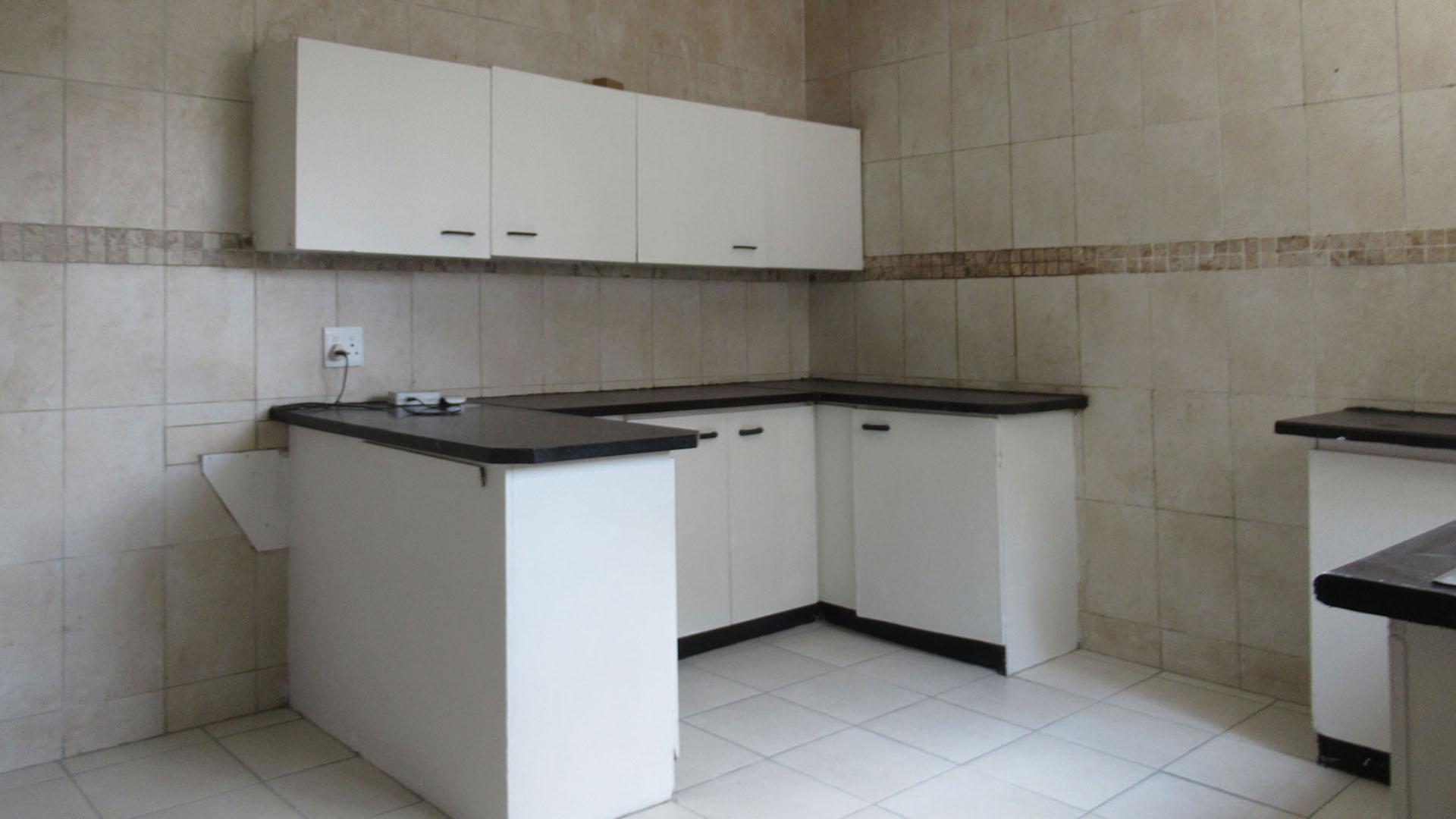 Kitchen - 17 square meters of property in Townsview