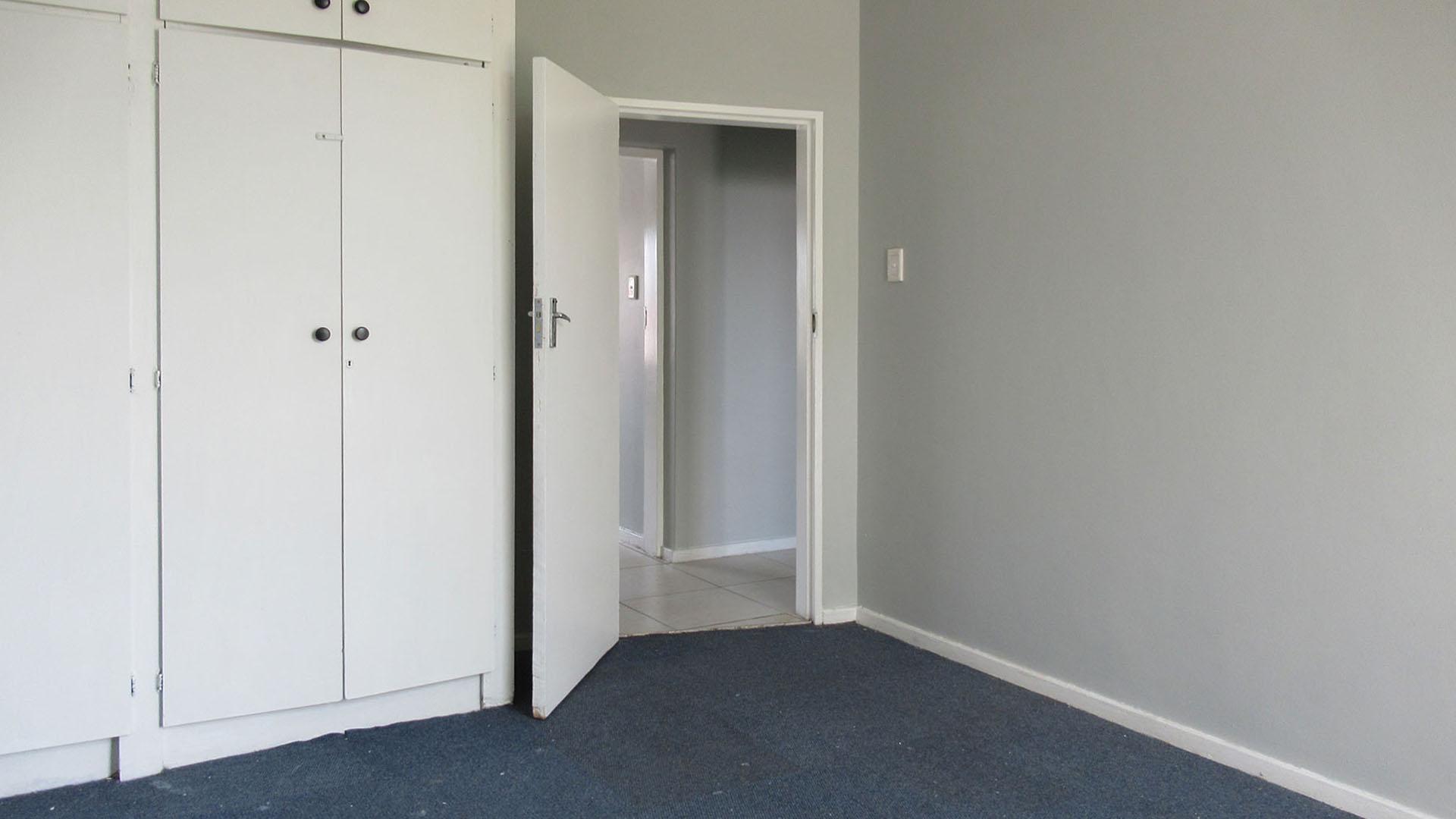 Main Bedroom - 17 square meters of property in Townsview