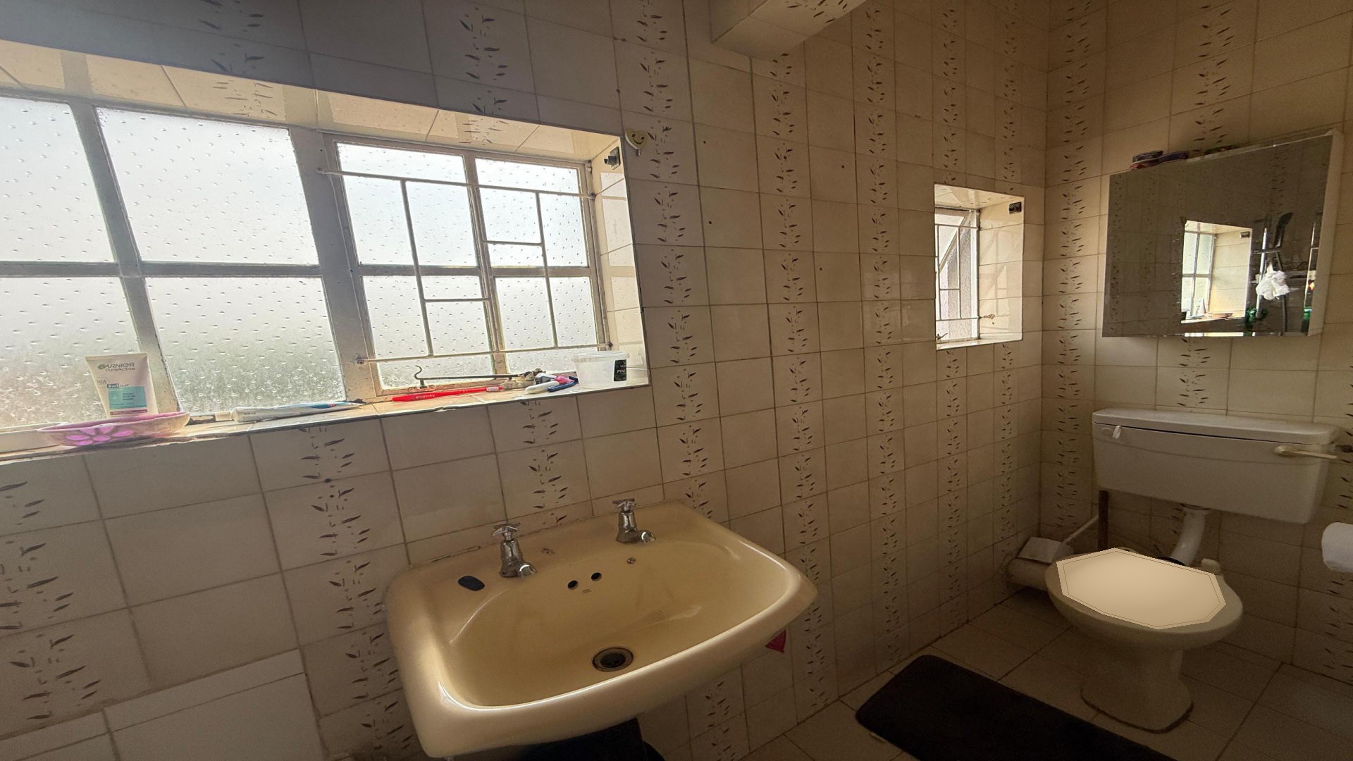 Bathroom 2 of property in Townsview