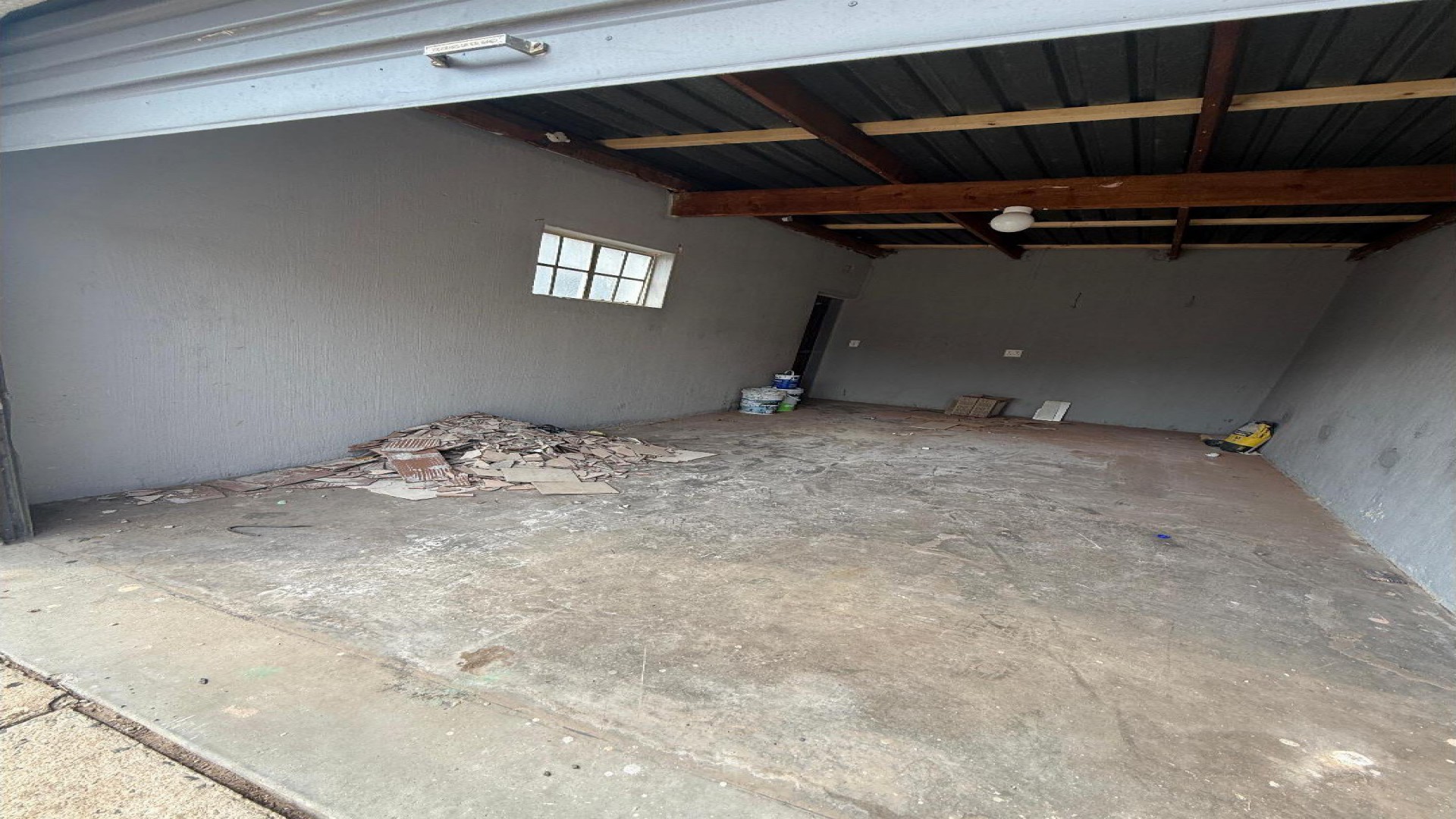Garage of property in Townsview