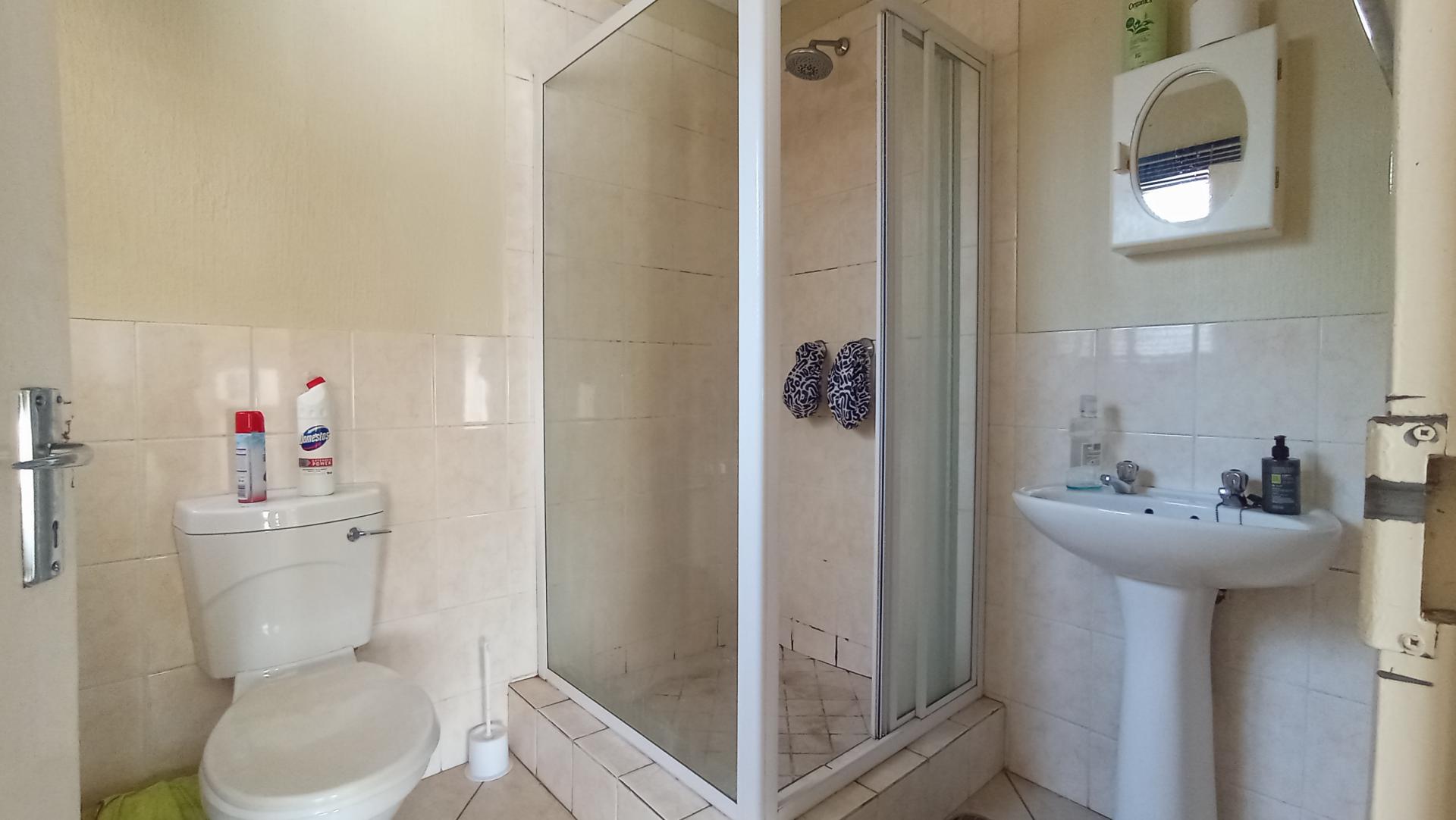 Main Bathroom - 5 square meters of property in Celtisdal
