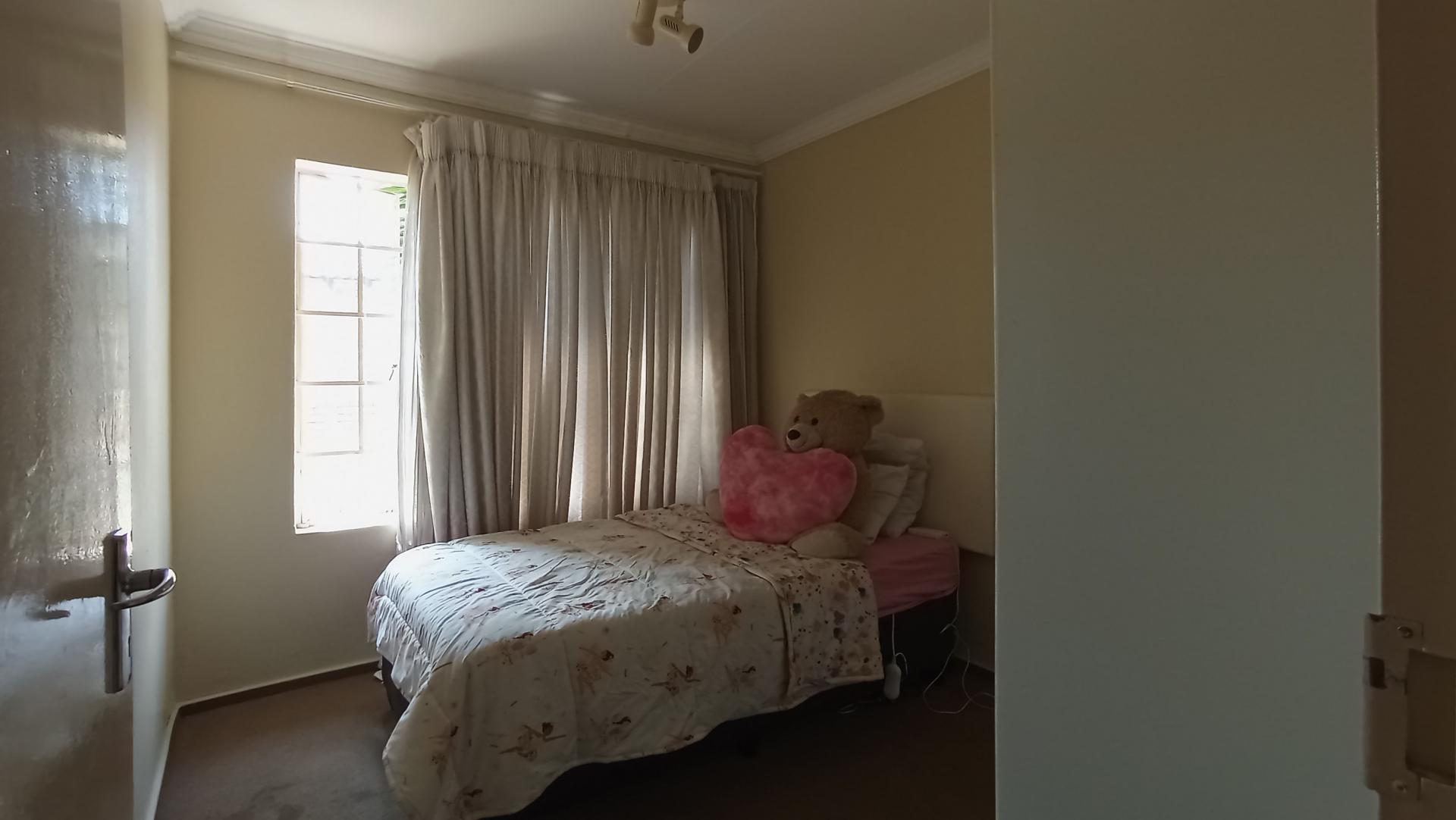 Bed Room 1 - 11 square meters of property in Celtisdal