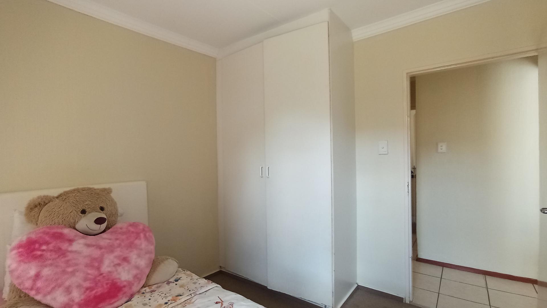 Bed Room 1 - 11 square meters of property in Celtisdal