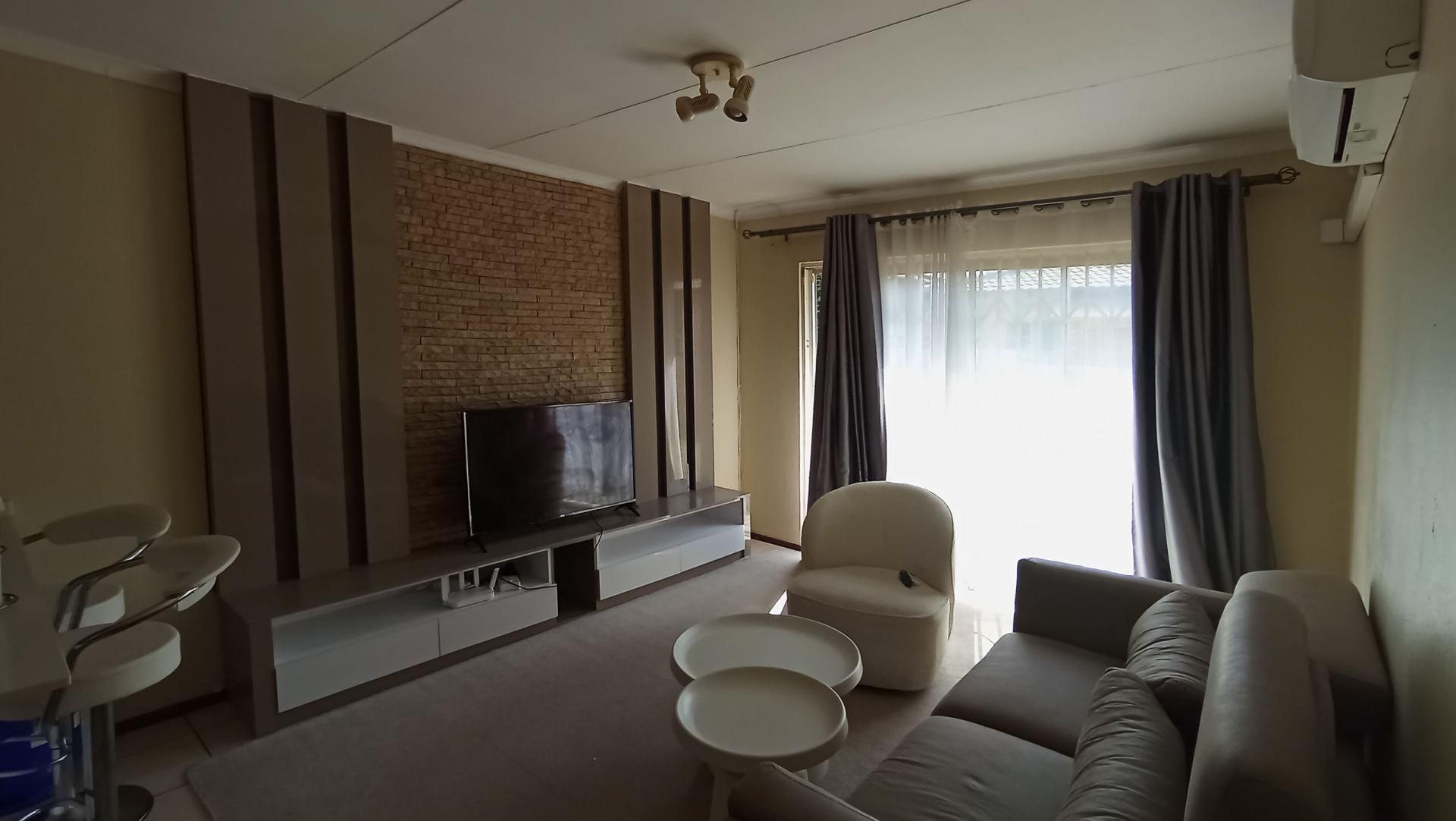 Lounges - 19 square meters of property in Celtisdal