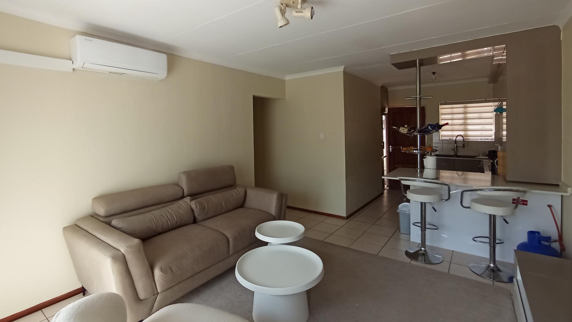 Lounges - 19 square meters of property in Celtisdal