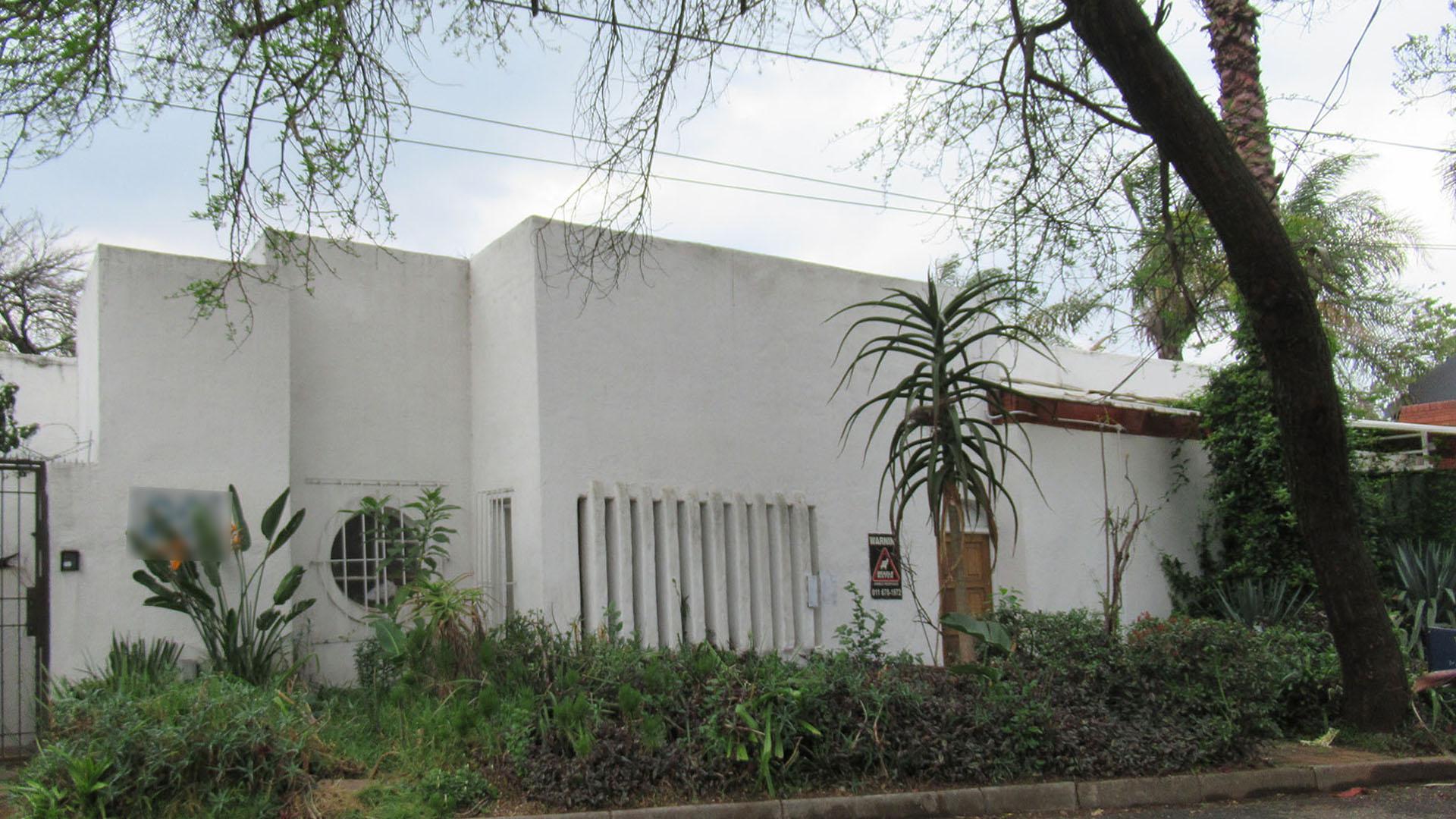 Front View of property in Melville