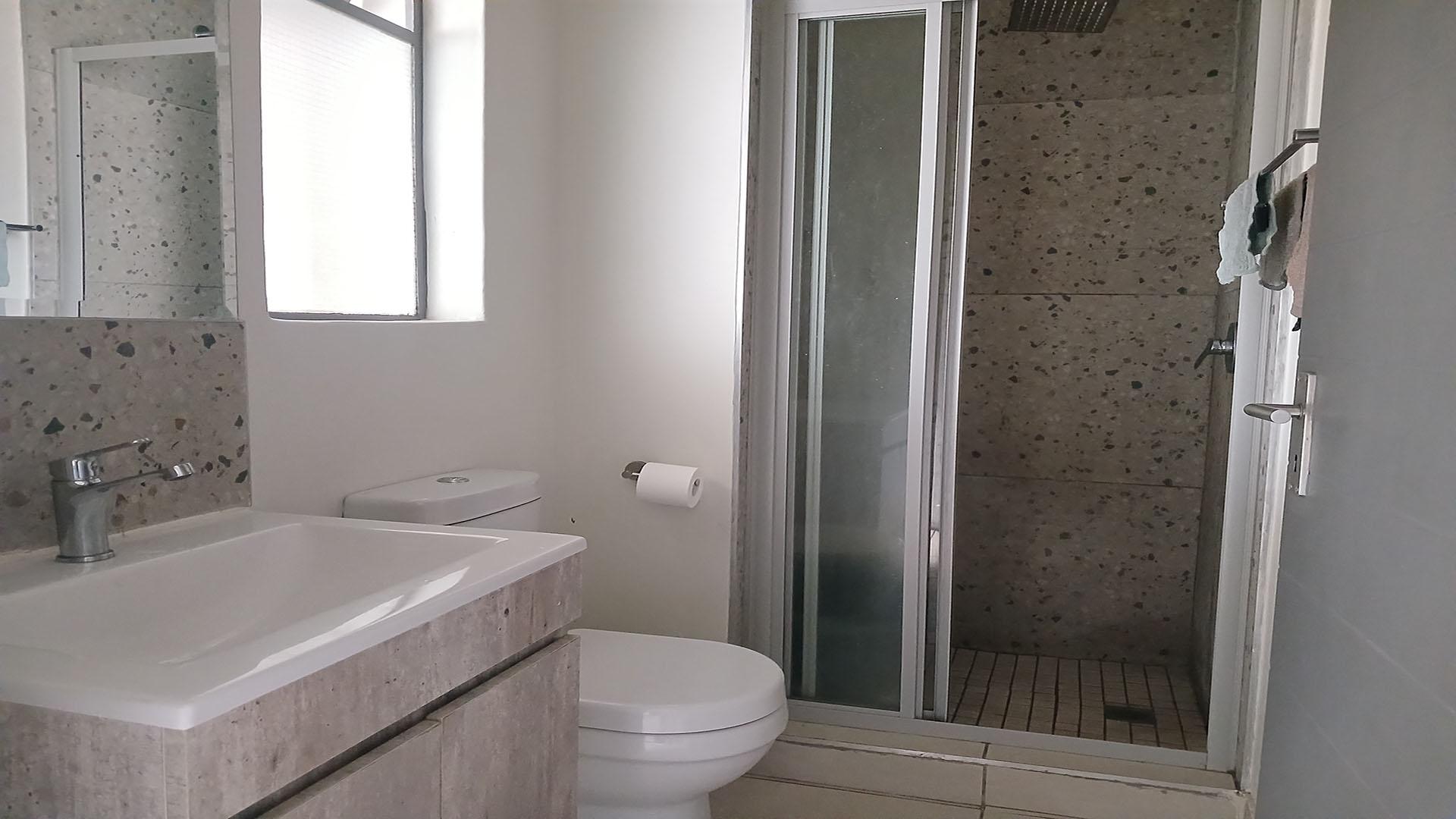 Bathroom 1 - 4 square meters of property in Linbro Park A.H.