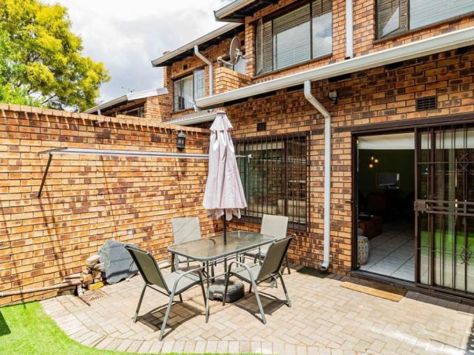 2 Bedroom Duplex for Sale For Sale in Windsor West - MR721656