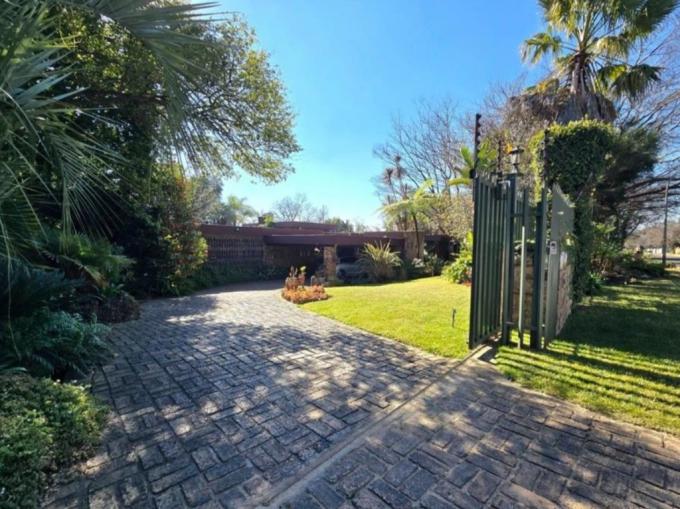 4 Bedroom House for Sale For Sale in Parkhill Gardens - MR721681