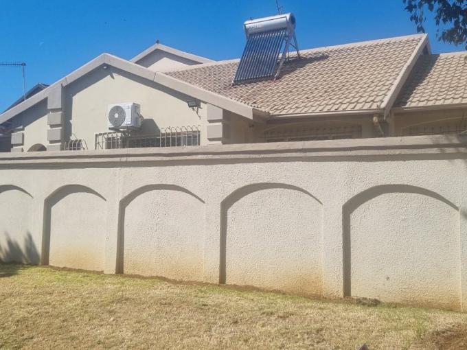 4 Bedroom House for Sale For Sale in Brackendowns - MR721704