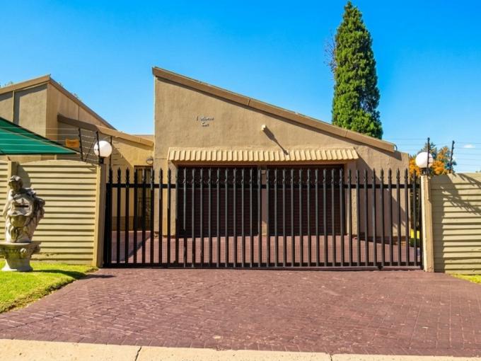 3 Bedroom House for Sale For Sale in Brackendowns - MR721724