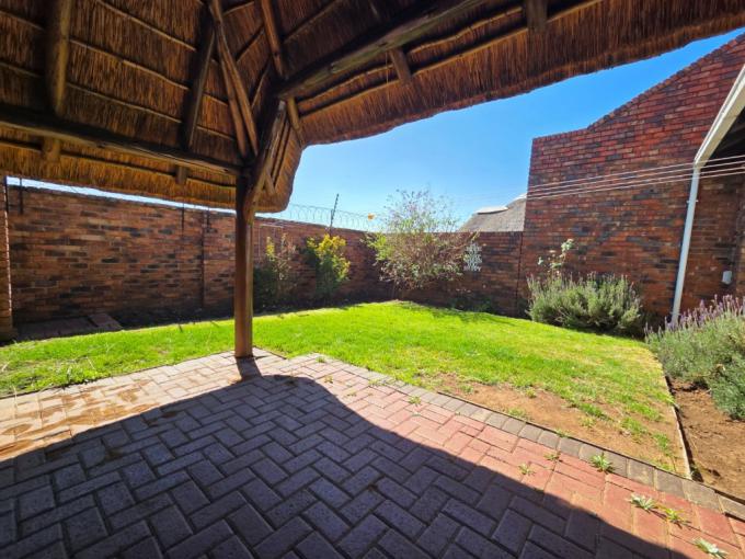 2 Bedroom Simplex for Sale For Sale in Mayberry Park - MR721730