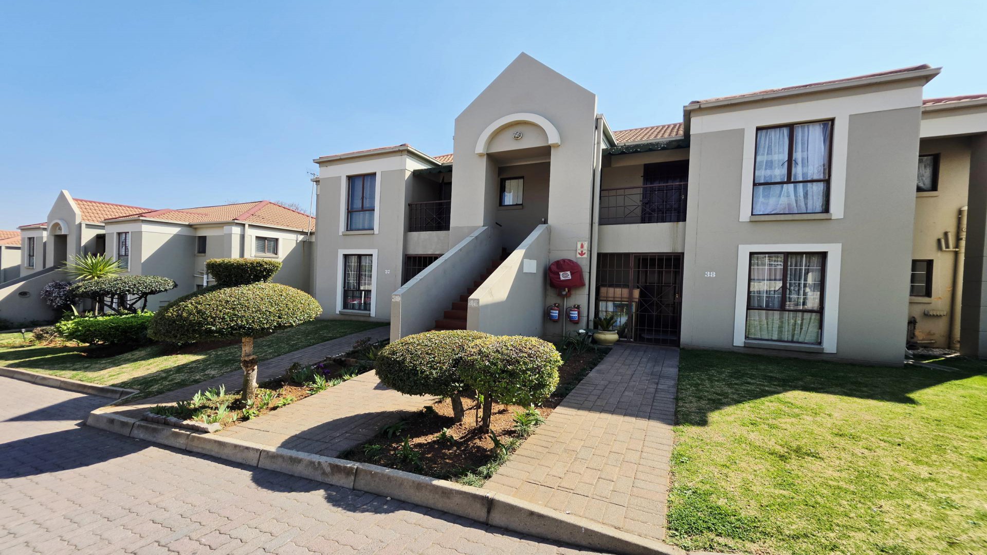 Front View of property in Oakdene