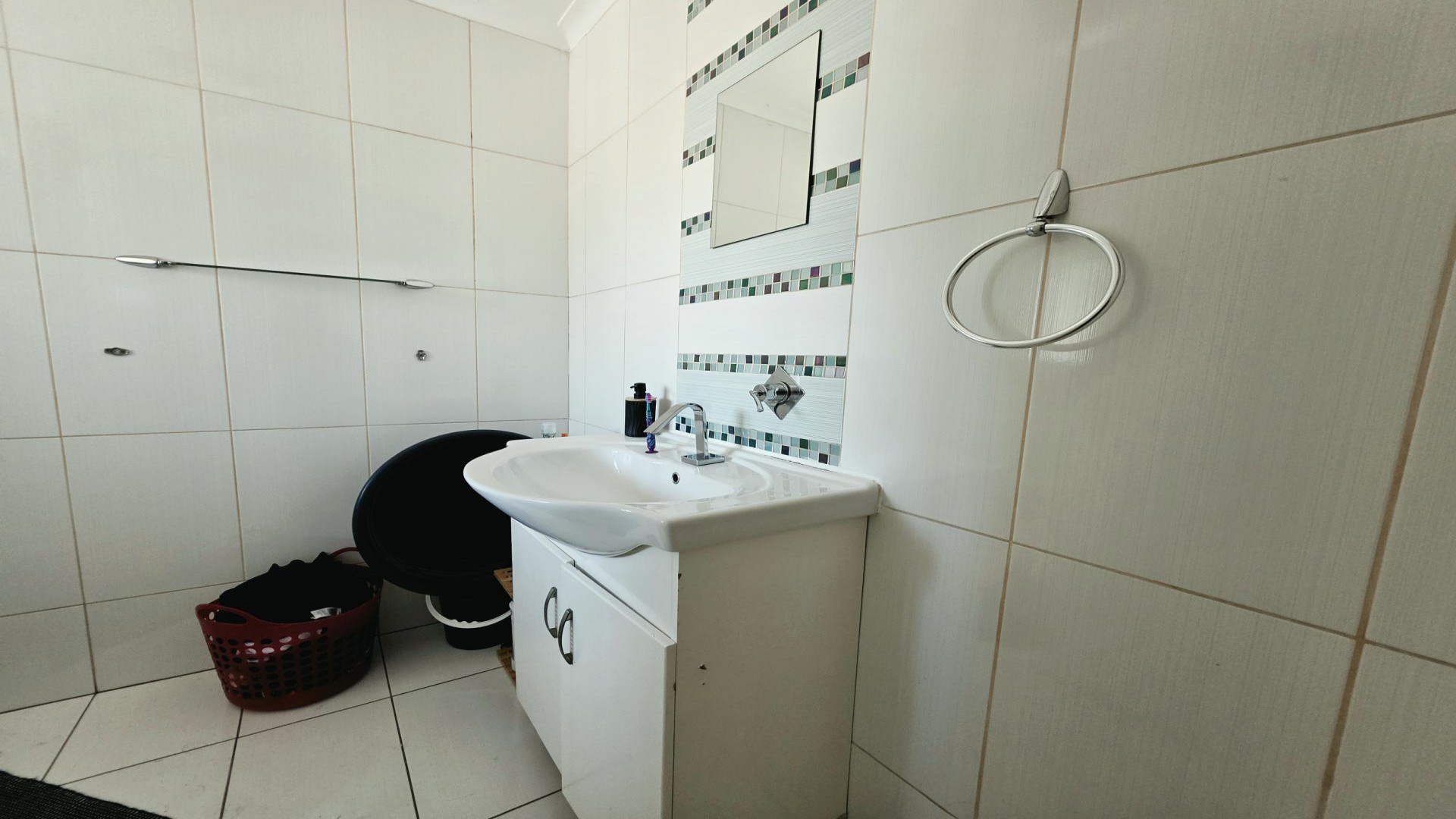 Bathroom 1 of property in Oakdene