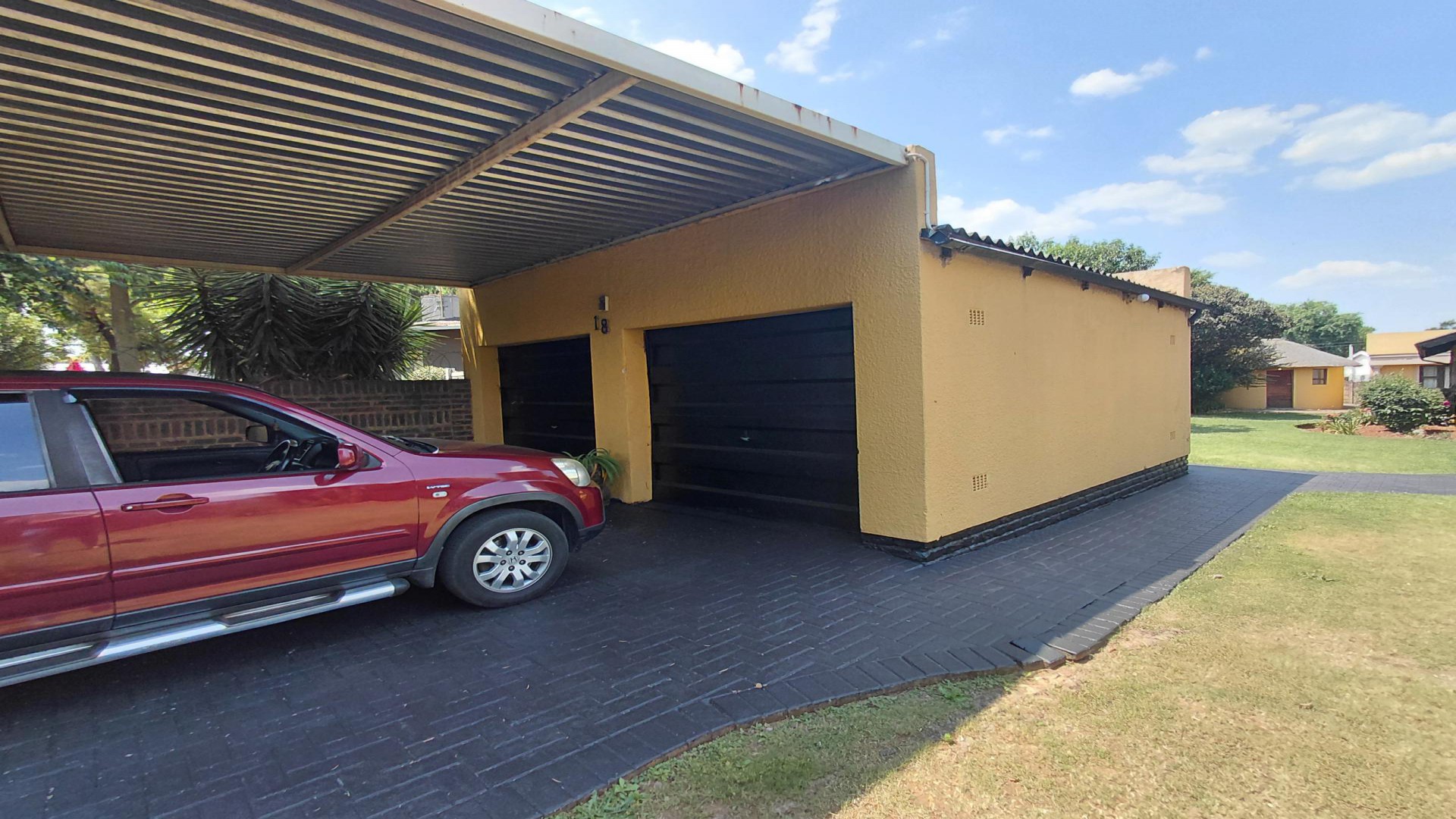 Garage - 36 square meters of property in Kibler Park