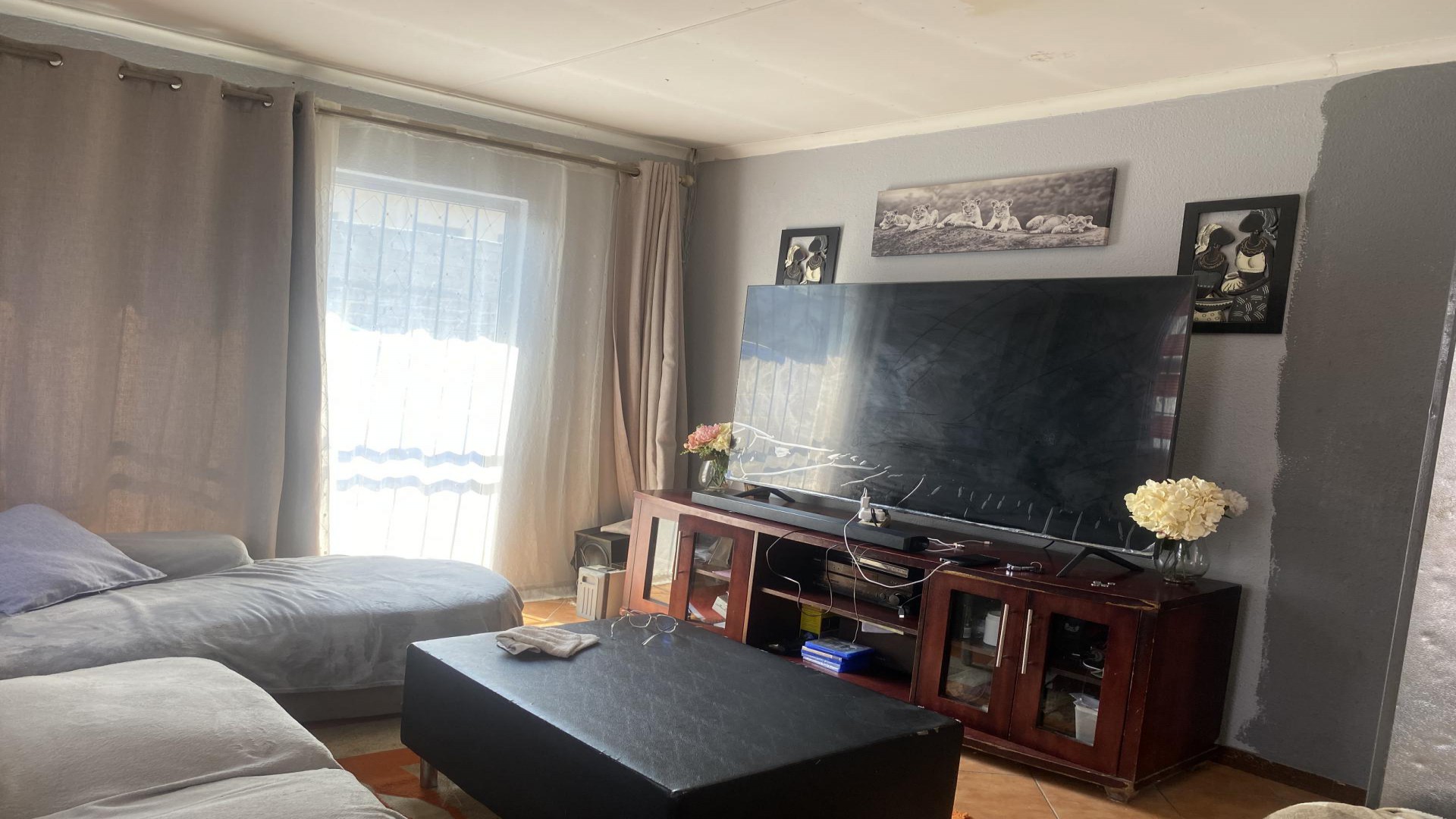 Lounges of property in Cosmo City