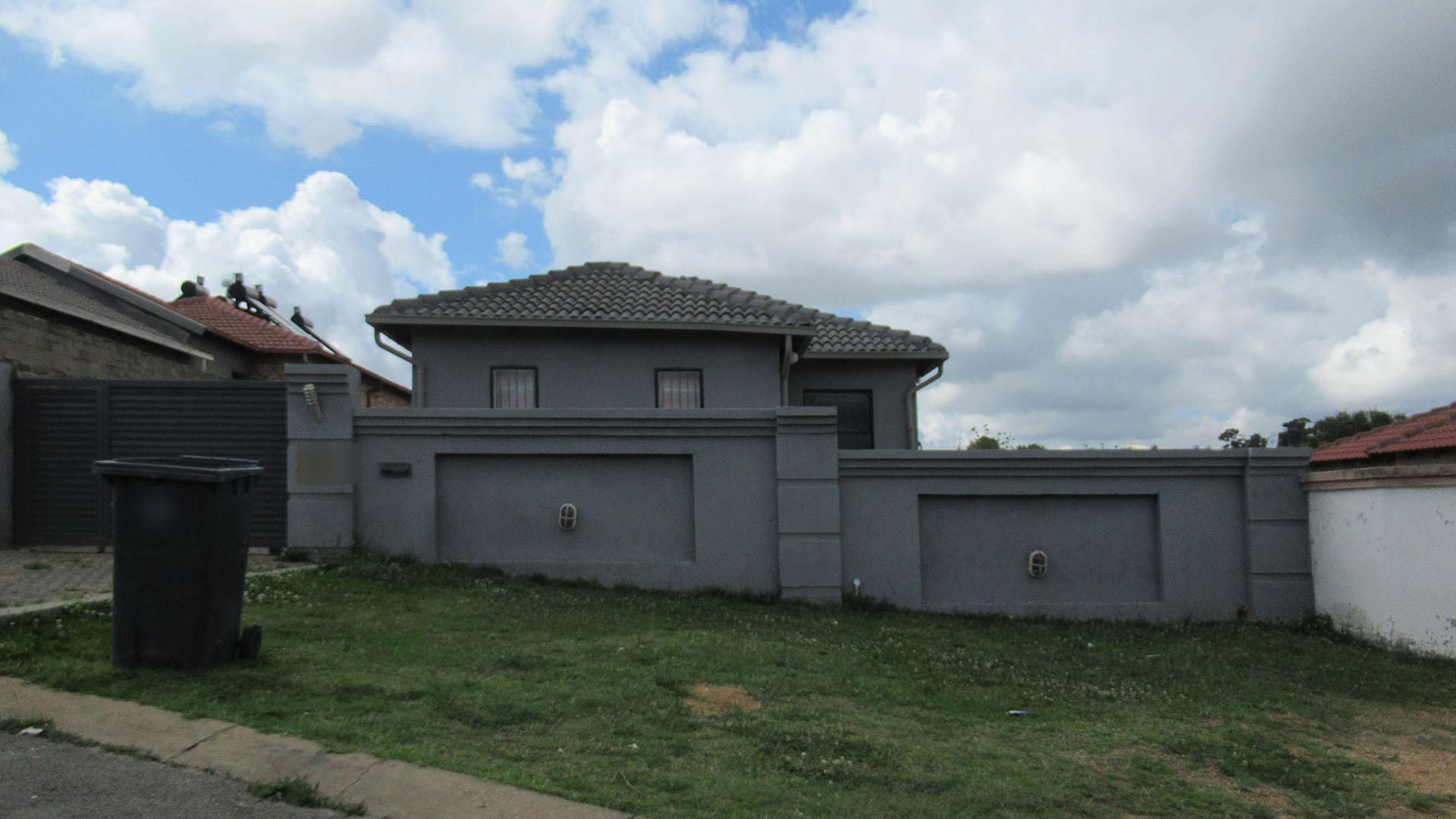 Front View of property in Cosmo City