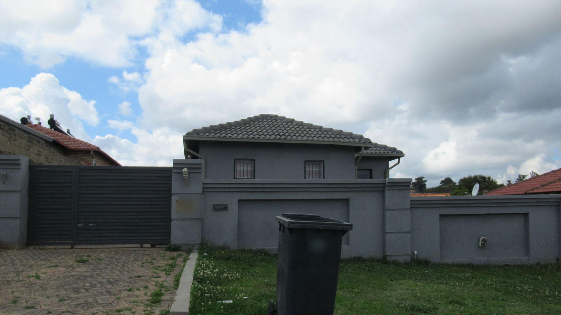 Front View of property in Cosmo City
