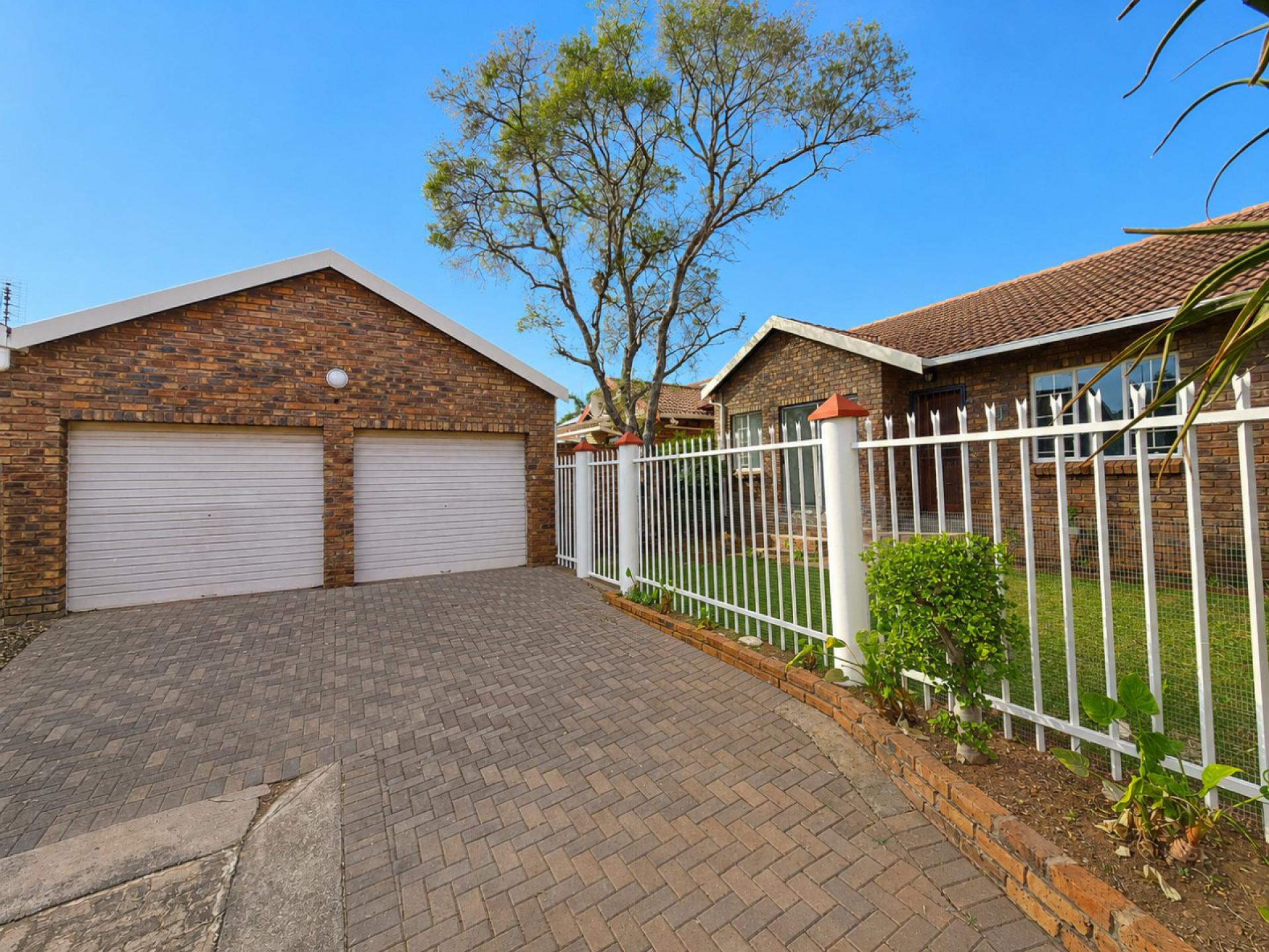  of property in Magalieskruin