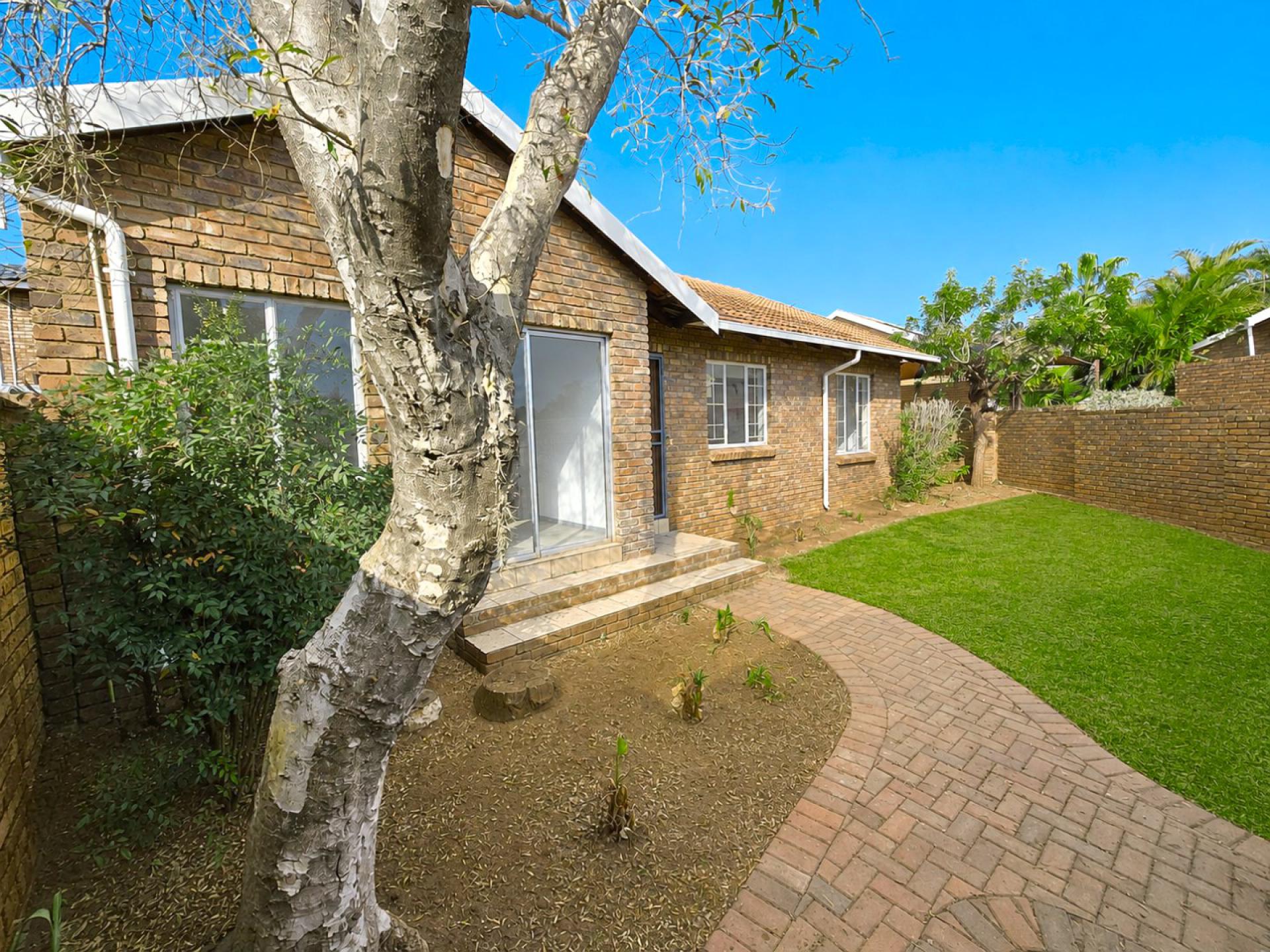  of property in Magalieskruin