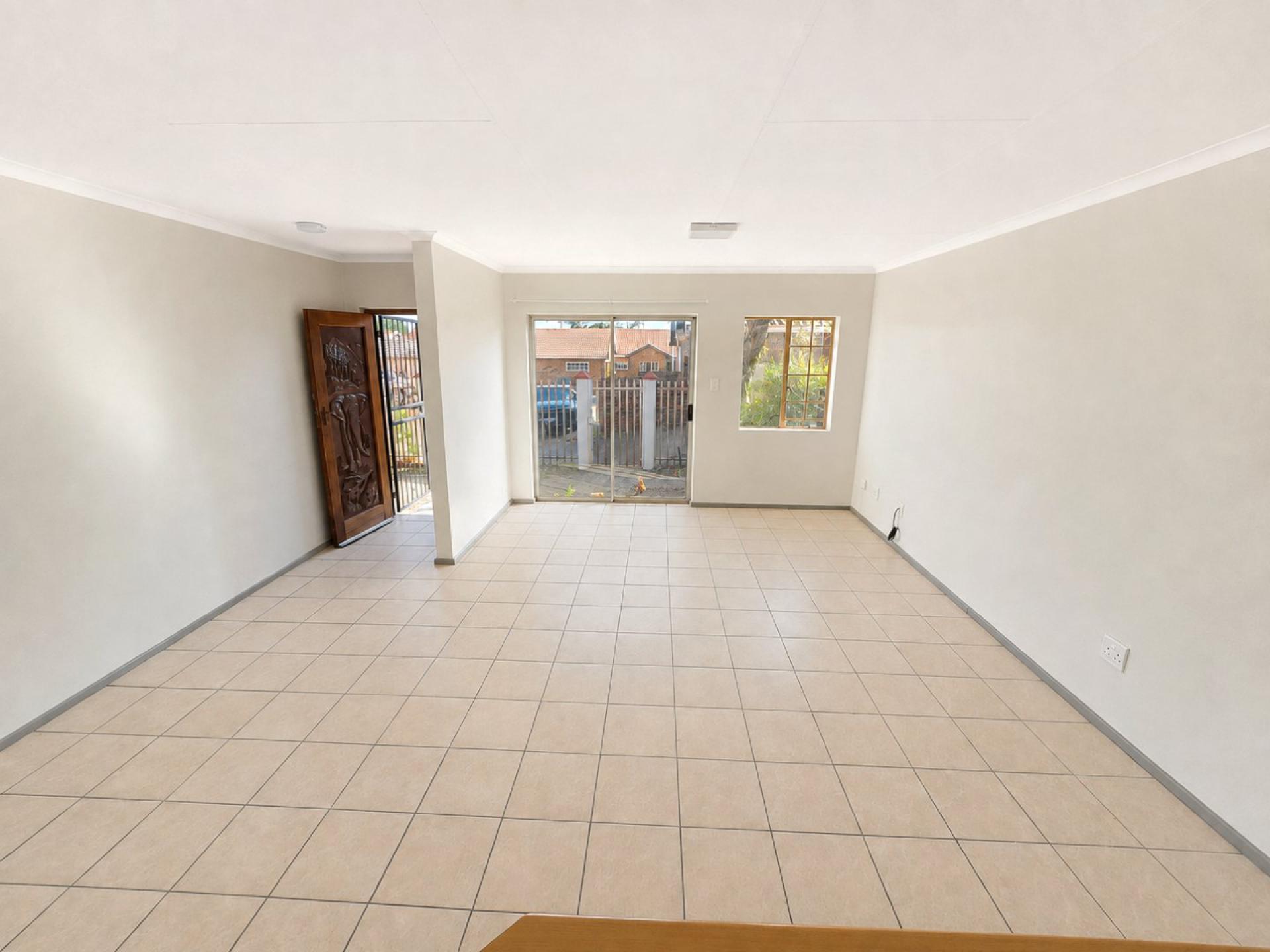  of property in Magalieskruin