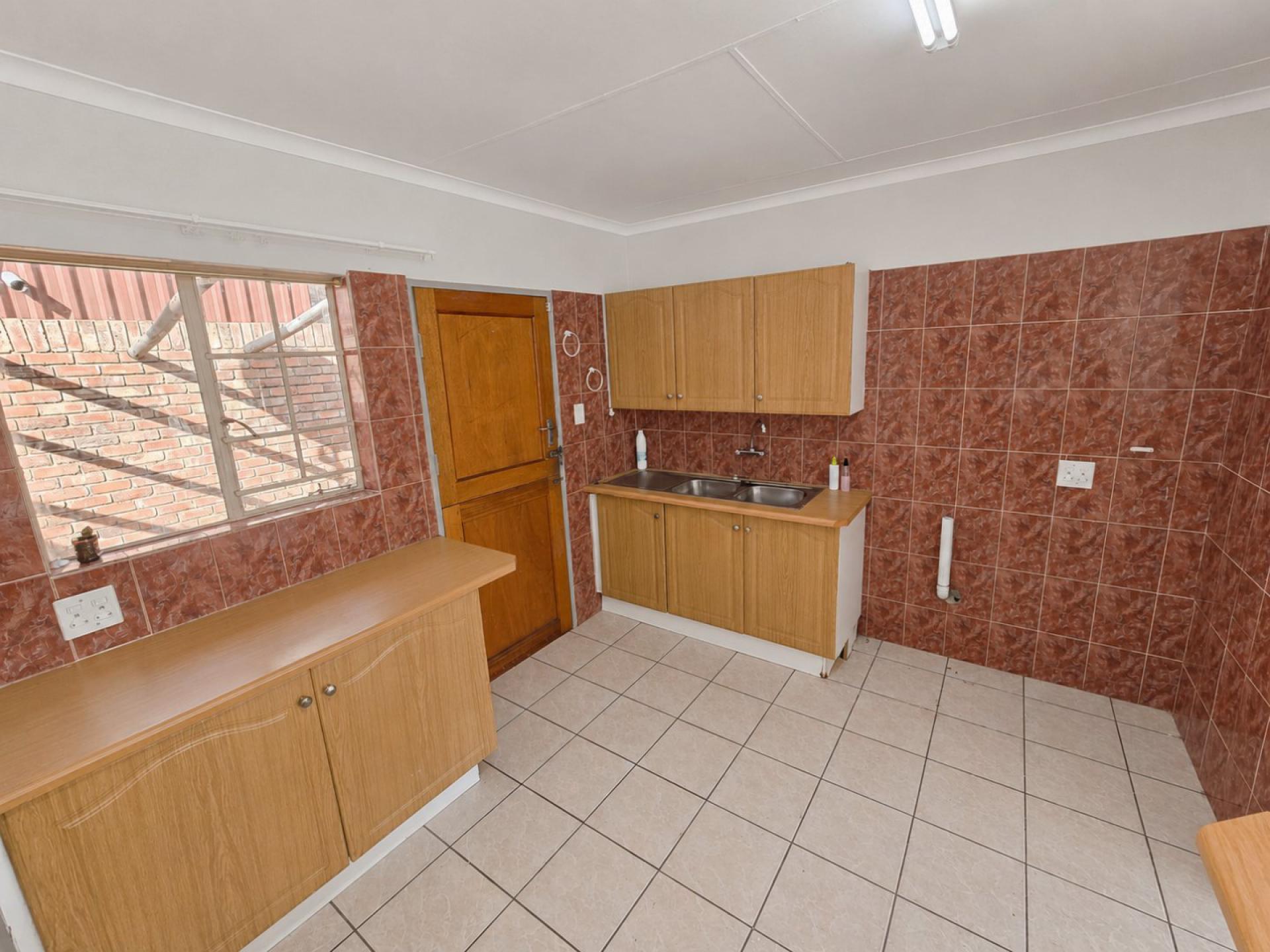  of property in Magalieskruin