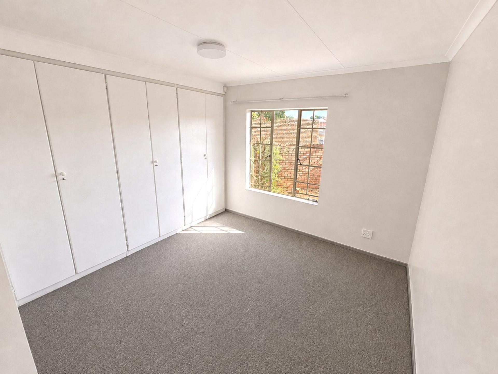  of property in Magalieskruin