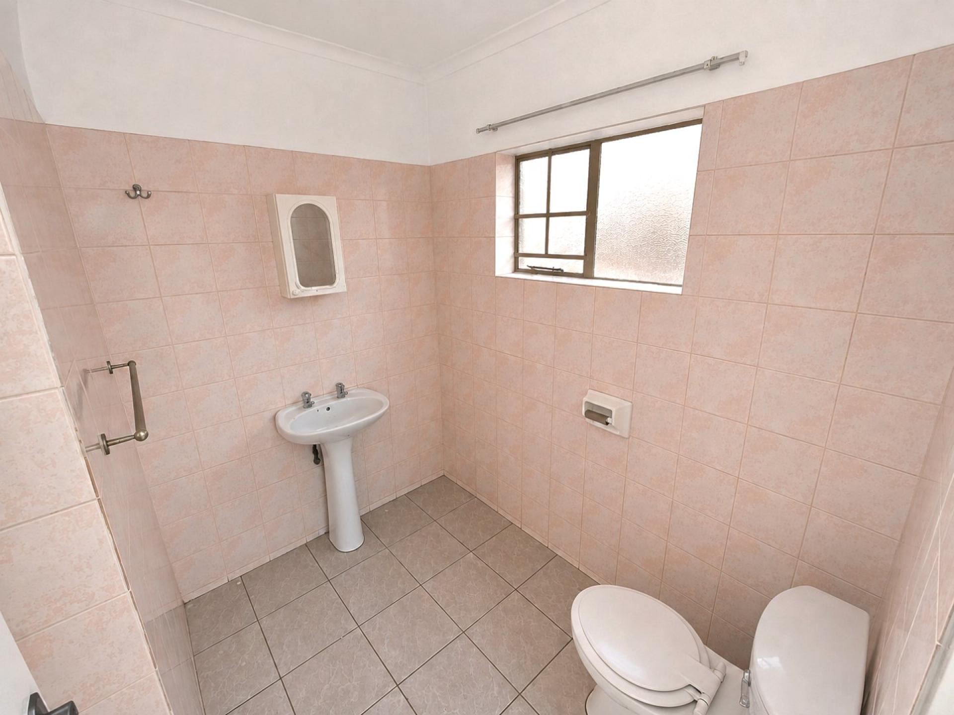  of property in Magalieskruin