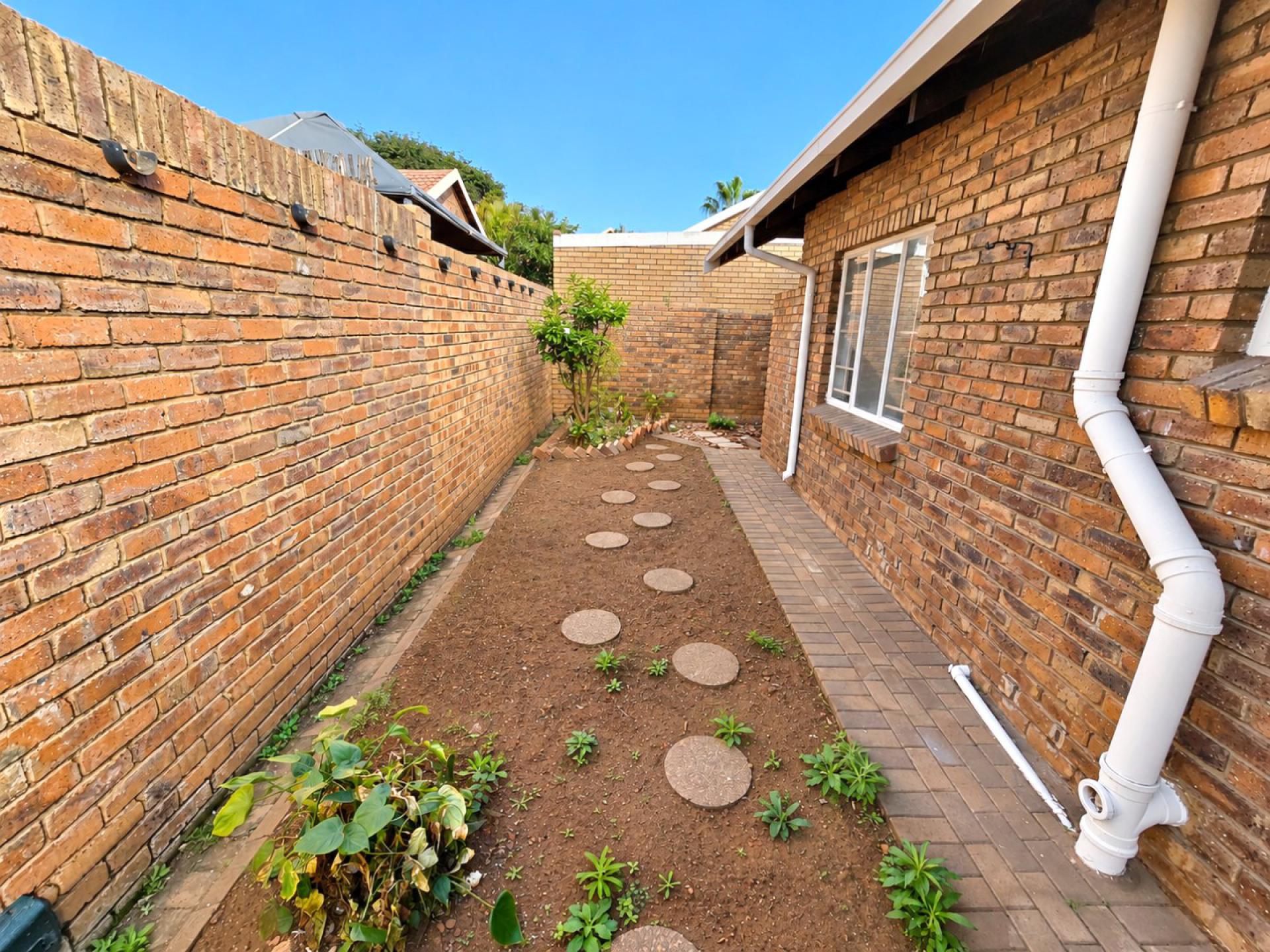  of property in Magalieskruin