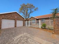  of property in Magalieskruin