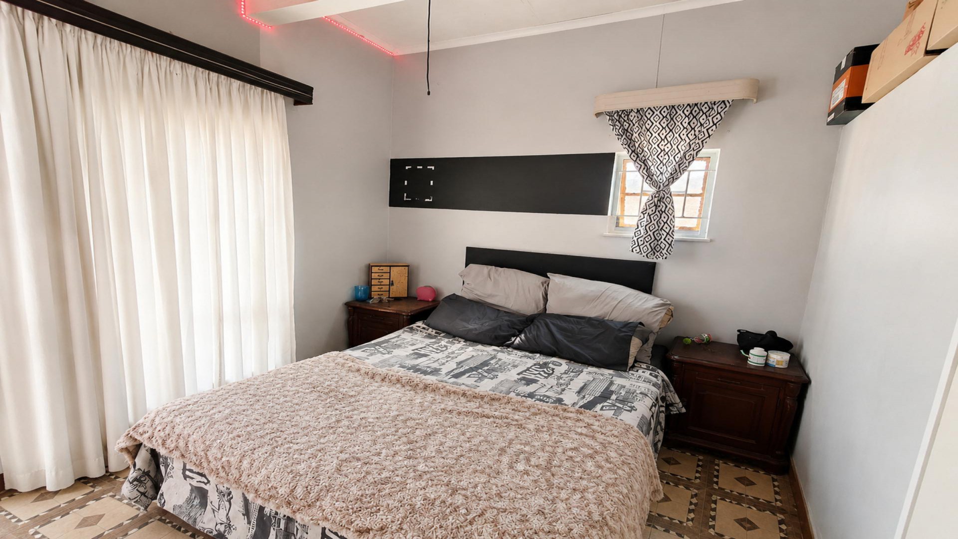 Bed Room 1 of property in Daspoort