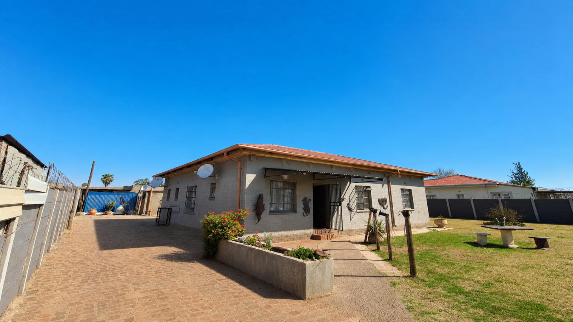 Front View of property in Daspoort