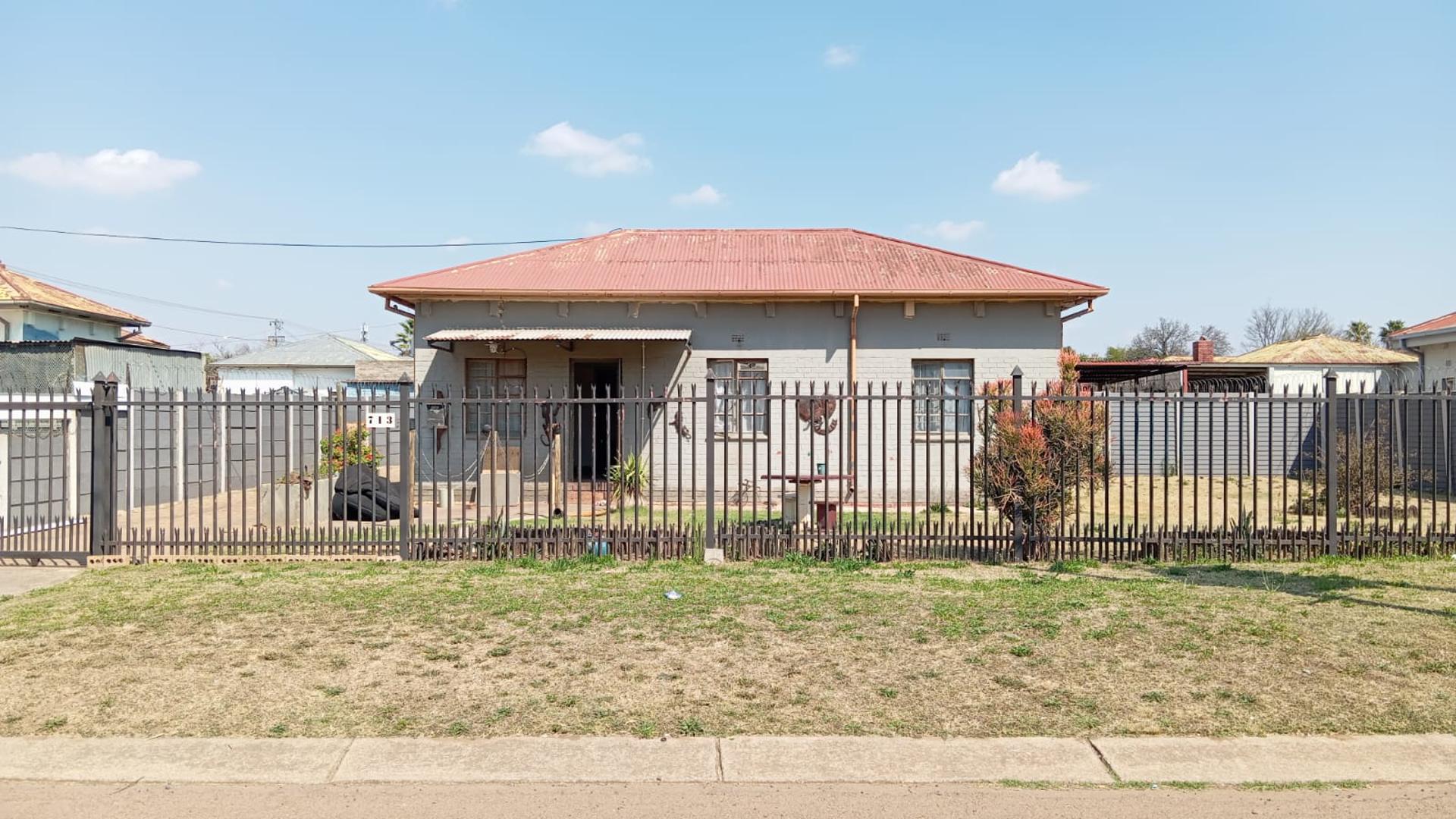 Front View of property in Daspoort
