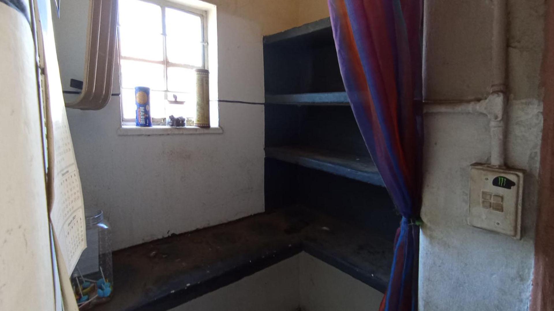 Spaces - 4 square meters of property in Daspoort