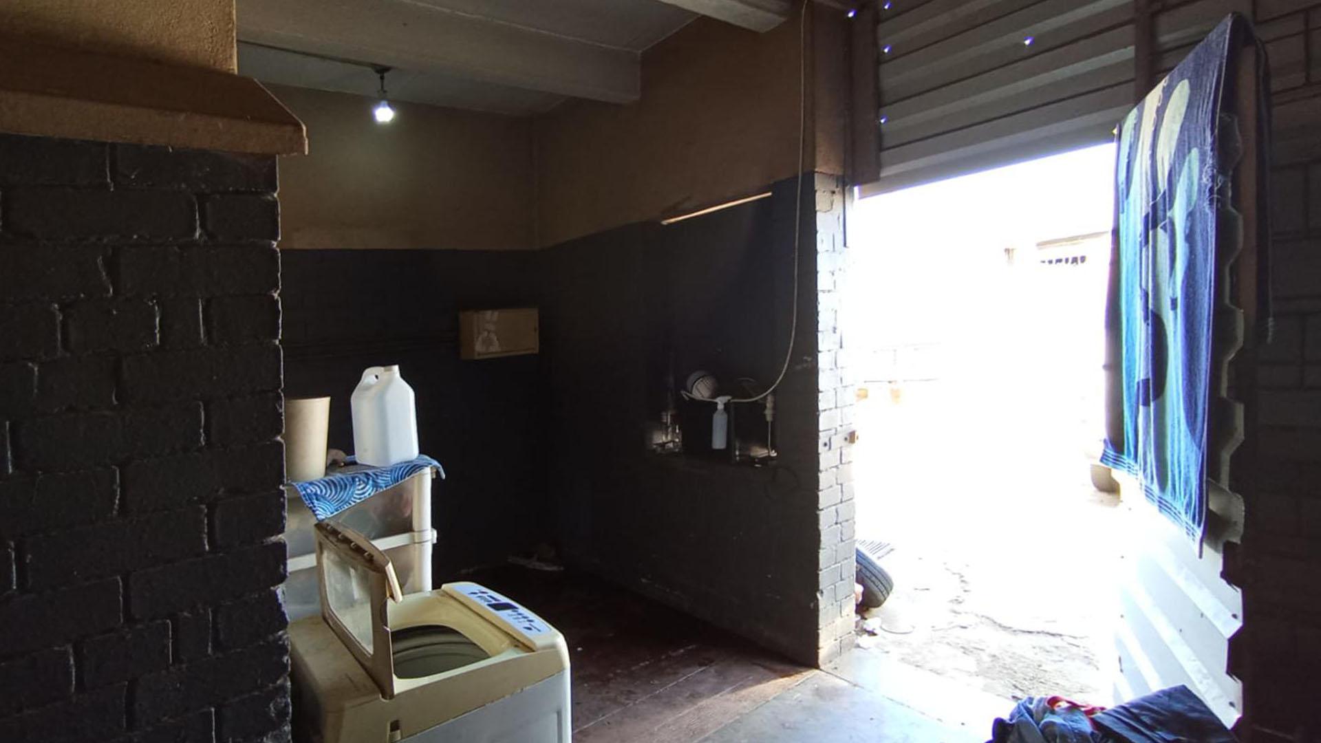 Laundry Room  - 20 square meters of property in Daspoort