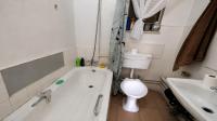 Bathroom 1 of property in Daspoort