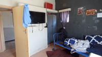 Bed Room 1 - 11 square meters of property in Daspoort