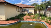 Swimming Pool of property in Boetrand