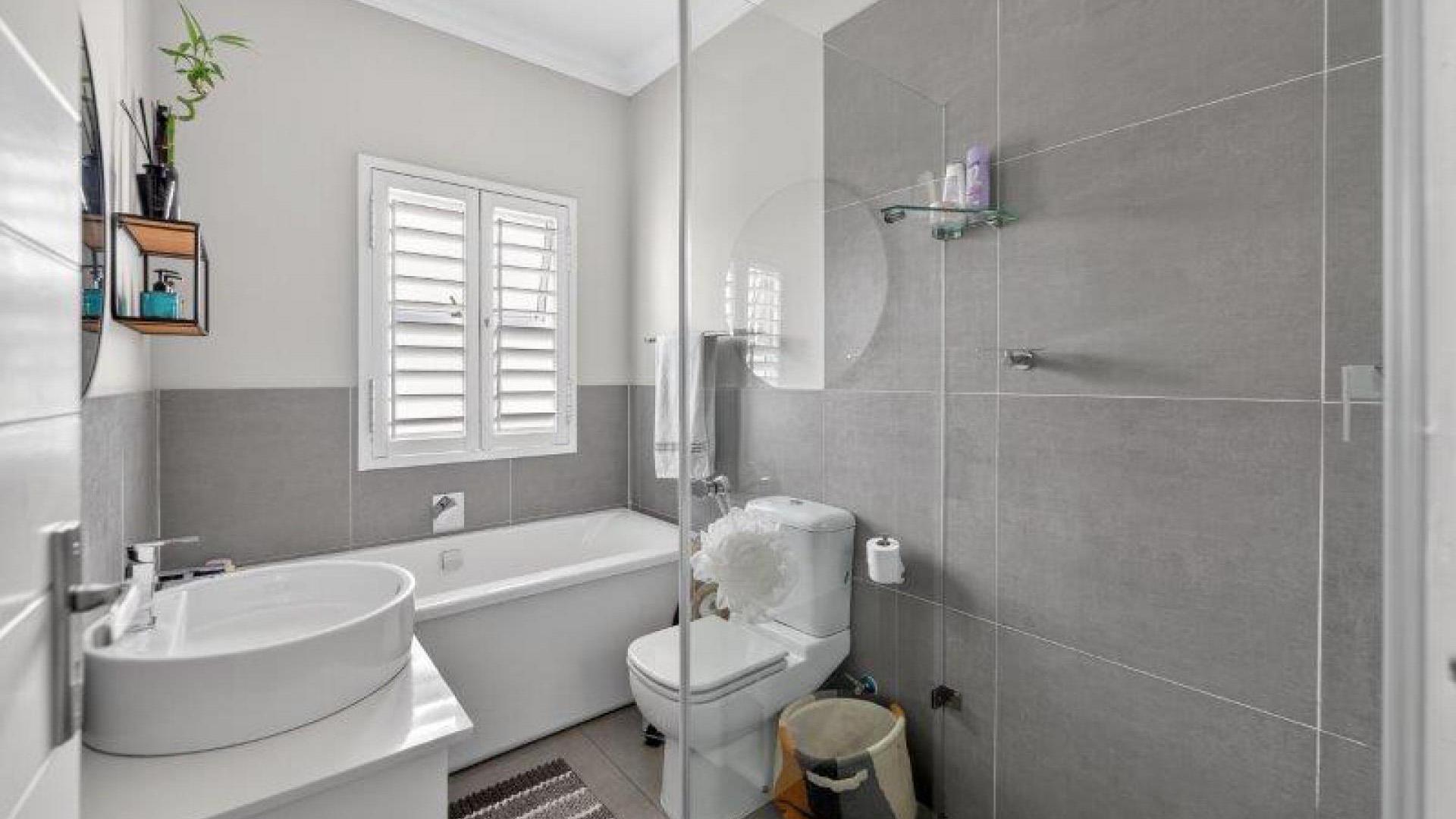 Bathroom 1 - 6 square meters of property in Parklands