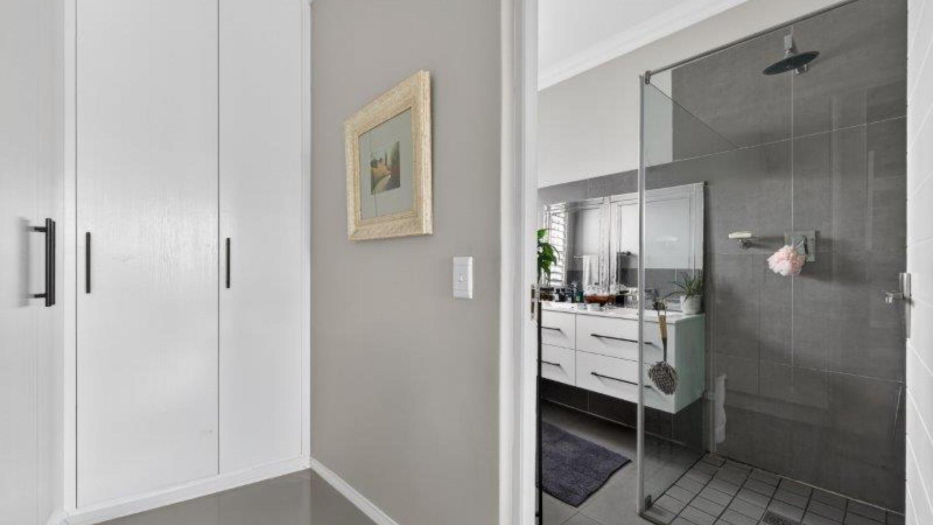Main Bedroom - 21 square meters of property in Parklands