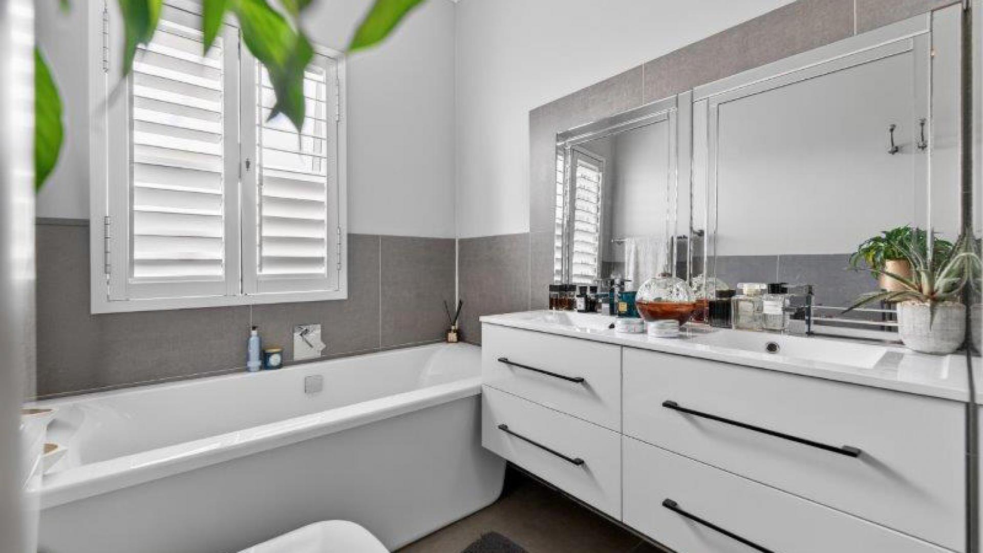 Main Bathroom - 7 square meters of property in Parklands