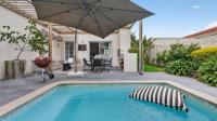 Swimming Pool of property in Parklands