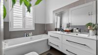 Main Bathroom - 7 square meters of property in Parklands